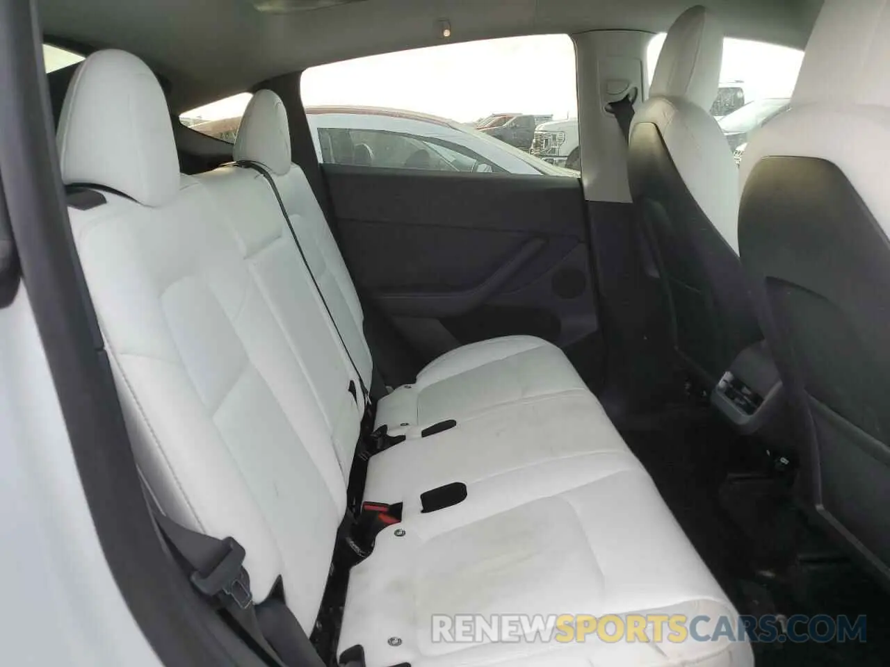 11 Photograph of a damaged car 7SAYGDEF2NF569141 TESLA MODEL Y 2022