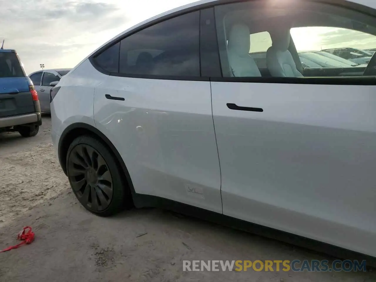 13 Photograph of a damaged car 7SAYGDEF2NF569141 TESLA MODEL Y 2022