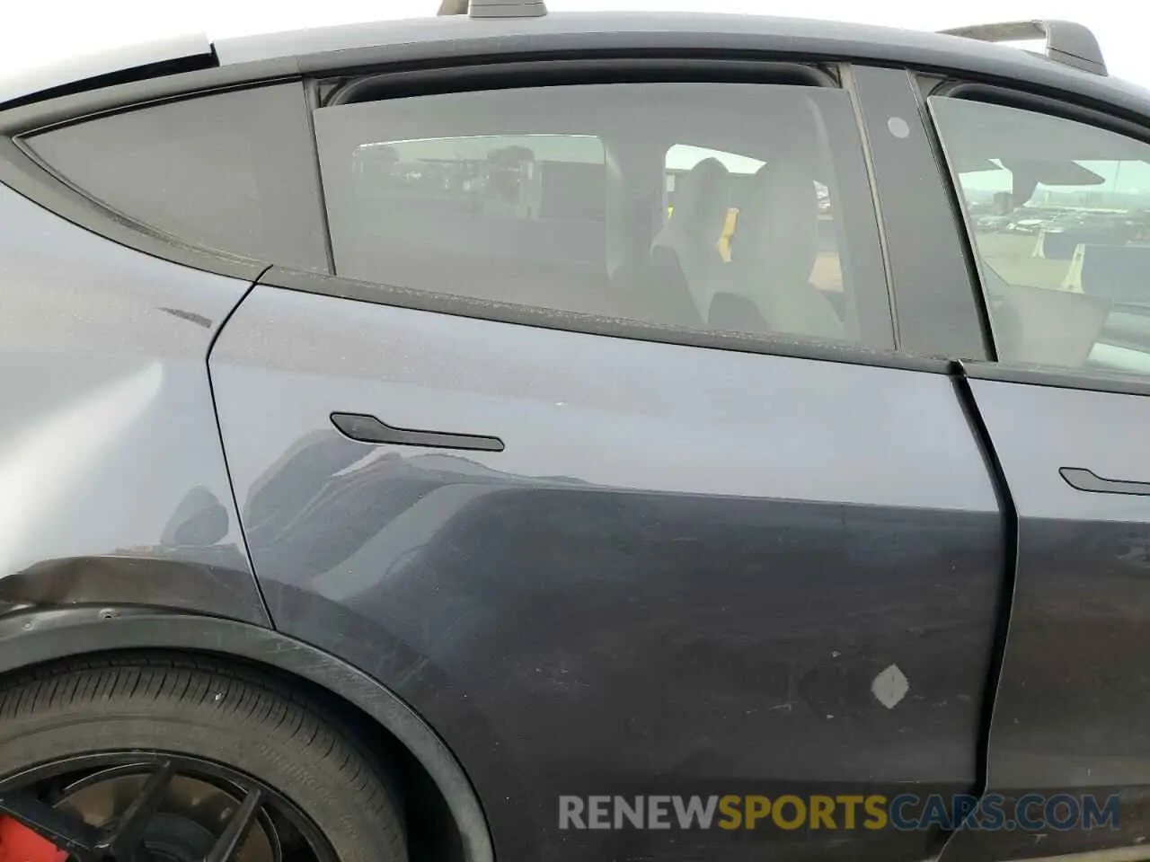 11 Photograph of a damaged car 7SAYGDEF3NF326213 TESLA MODEL Y 2022