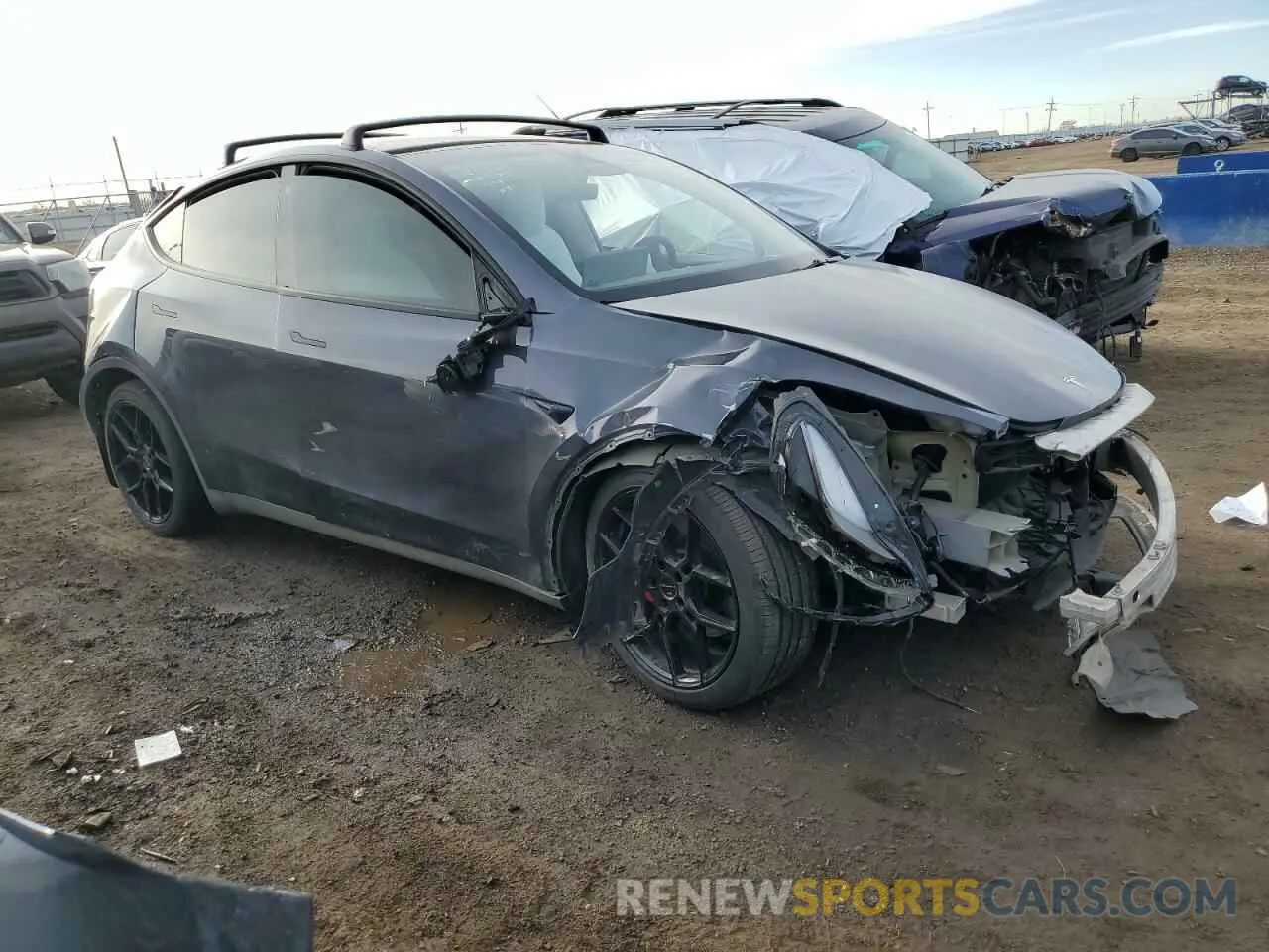 4 Photograph of a damaged car 7SAYGDEF3NF326213 TESLA MODEL Y 2022