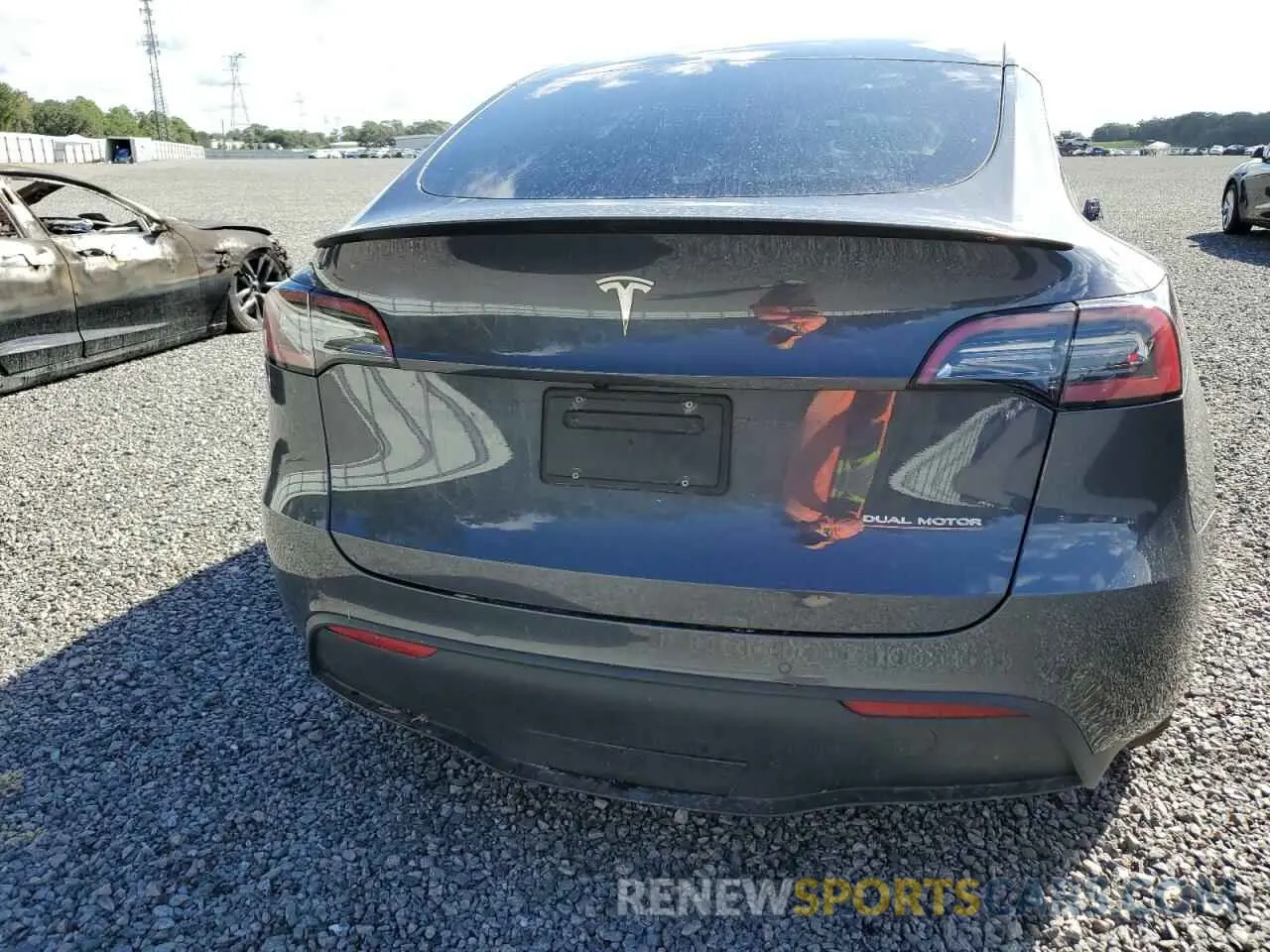 6 Photograph of a damaged car 7SAYGDEF3NF337180 TESLA MODEL Y 2022