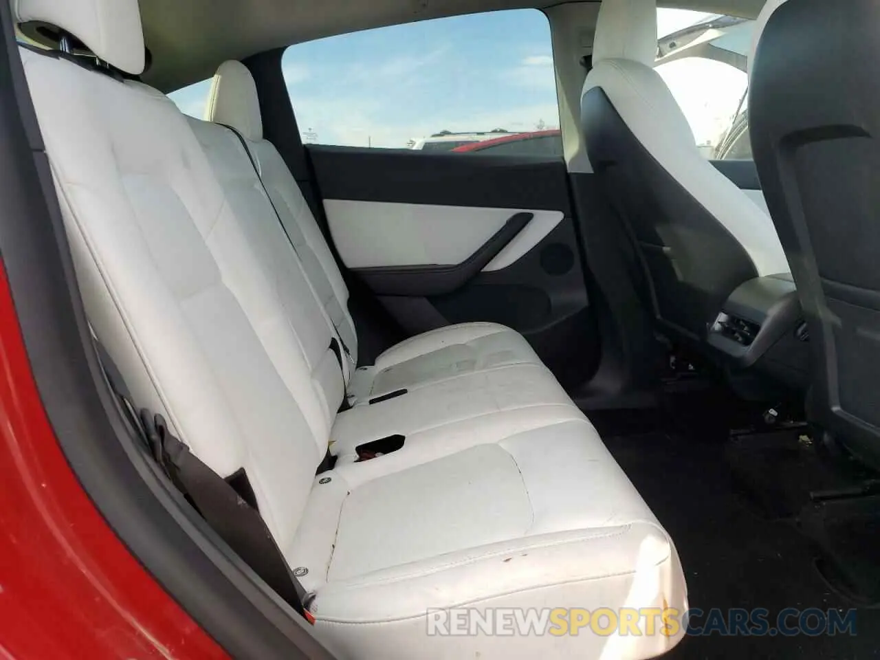 11 Photograph of a damaged car 7SAYGDEF3NF388906 TESLA MODEL Y 2022