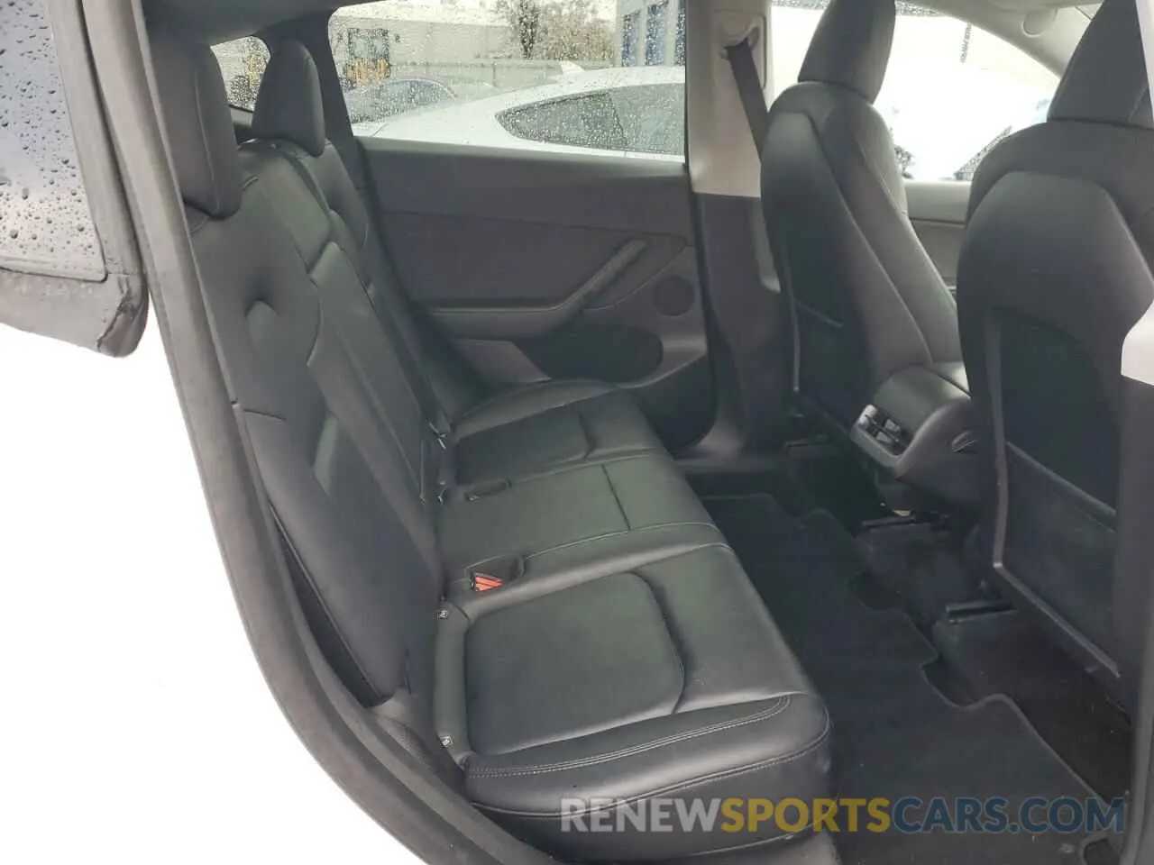 11 Photograph of a damaged car 7SAYGDEF3NF390848 TESLA MODEL Y 2022
