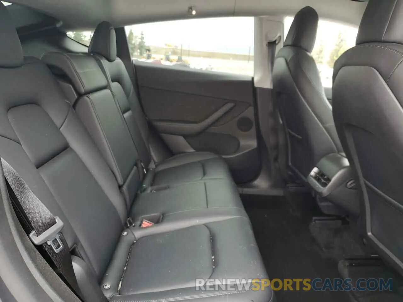 11 Photograph of a damaged car 7SAYGDEF3NF410242 TESLA MODEL Y 2022