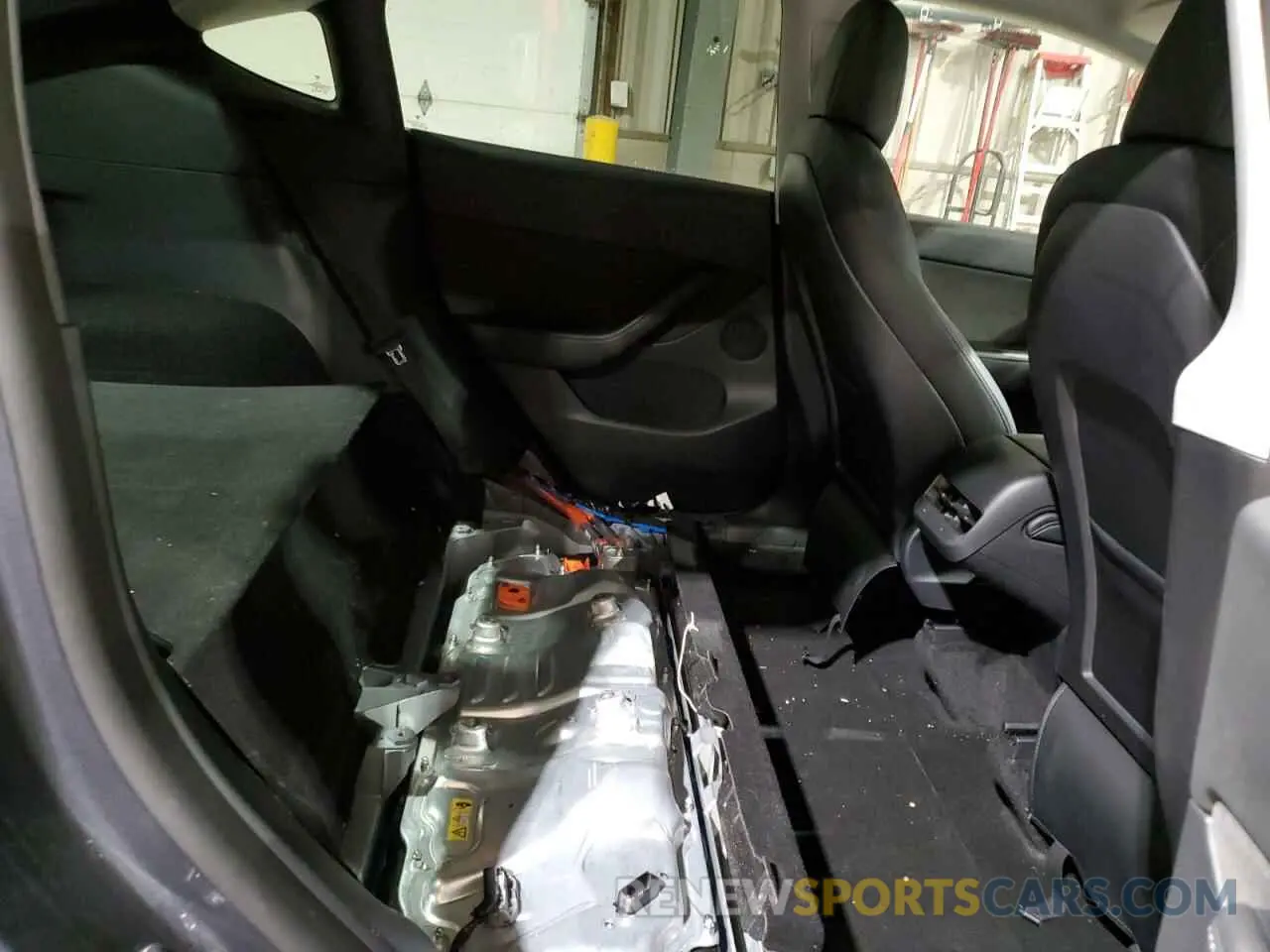11 Photograph of a damaged car 7SAYGDEF3NF444522 TESLA MODEL Y 2022