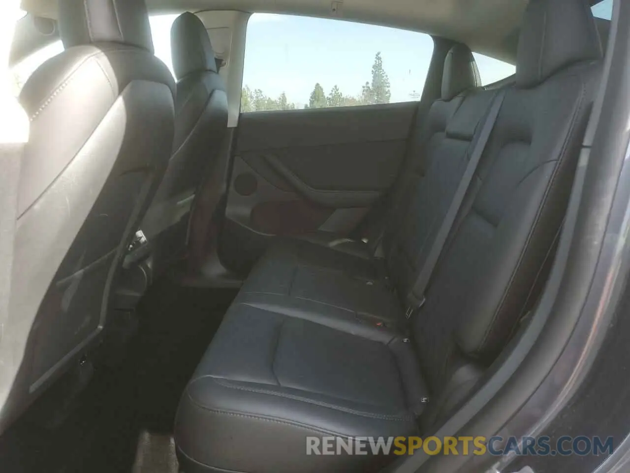 10 Photograph of a damaged car 7SAYGDEF3NF490643 TESLA MODEL Y 2022