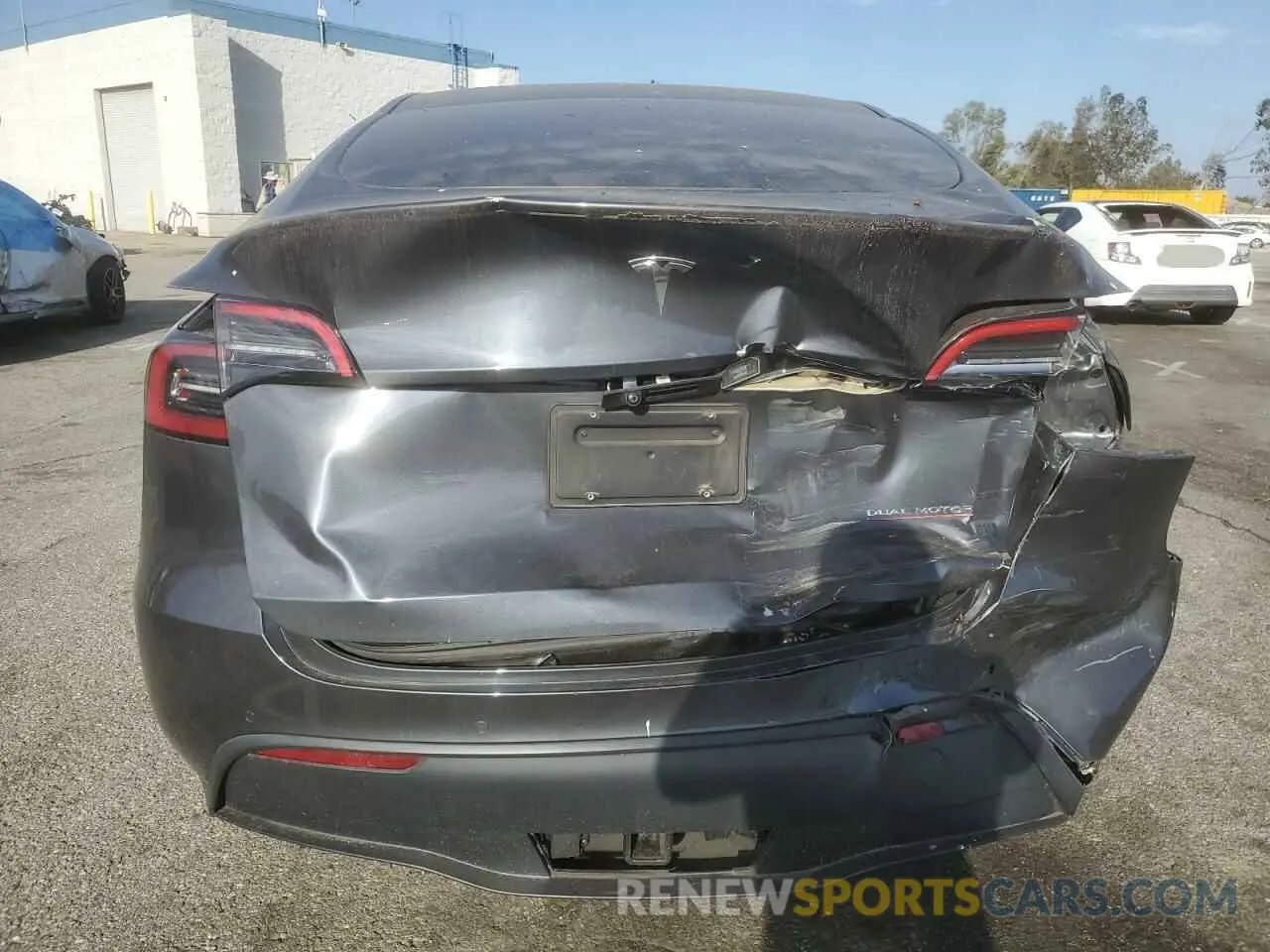6 Photograph of a damaged car 7SAYGDEF3NF490643 TESLA MODEL Y 2022