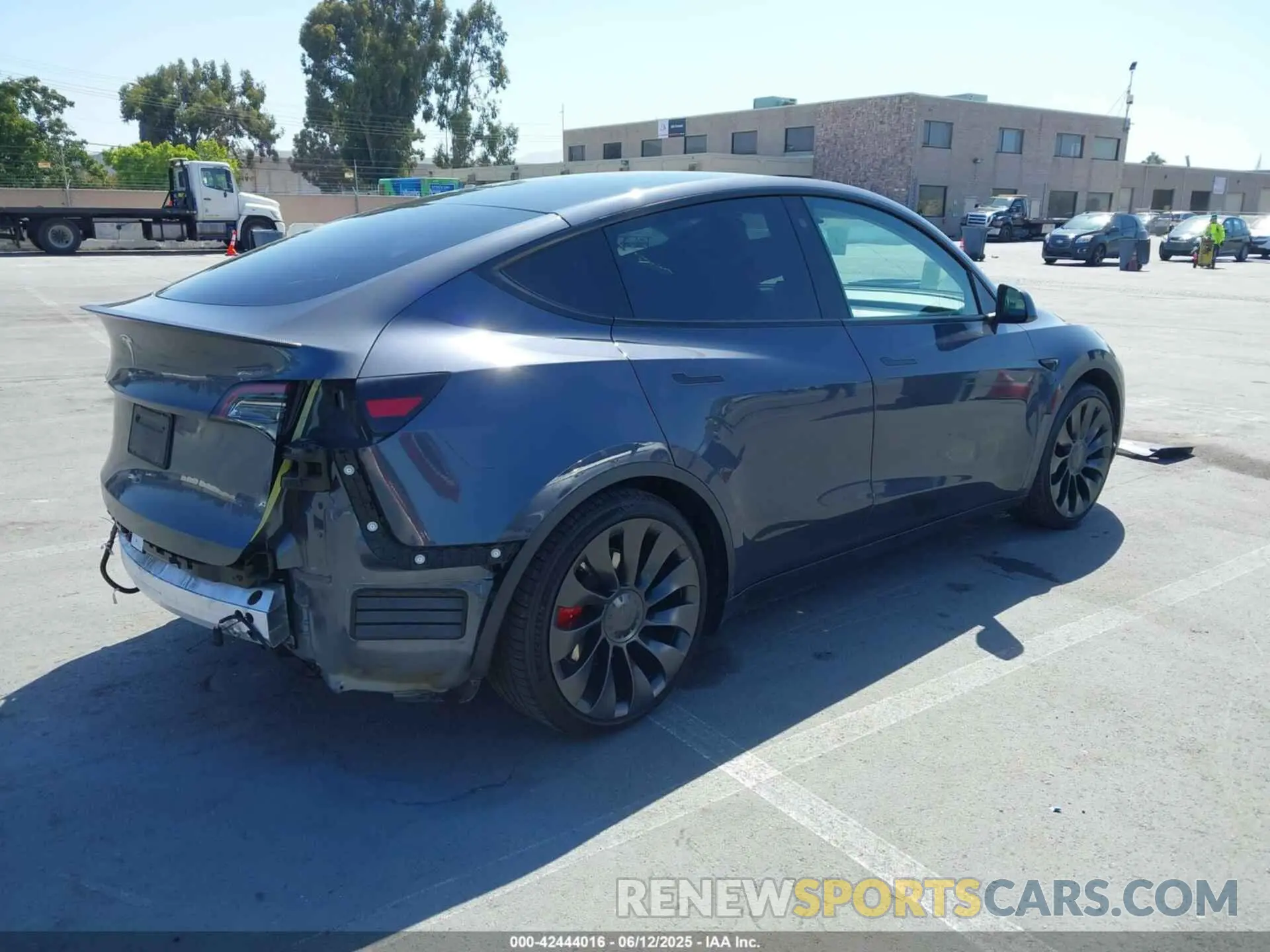 4 Фотография поврежденного автомобиля 7SAYGDEF3NF563266 TESLA MODEL Y 2022