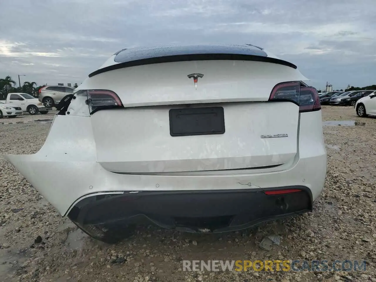 6 Photograph of a damaged car 7SAYGDEF4NF374495 TESLA MODEL Y 2022