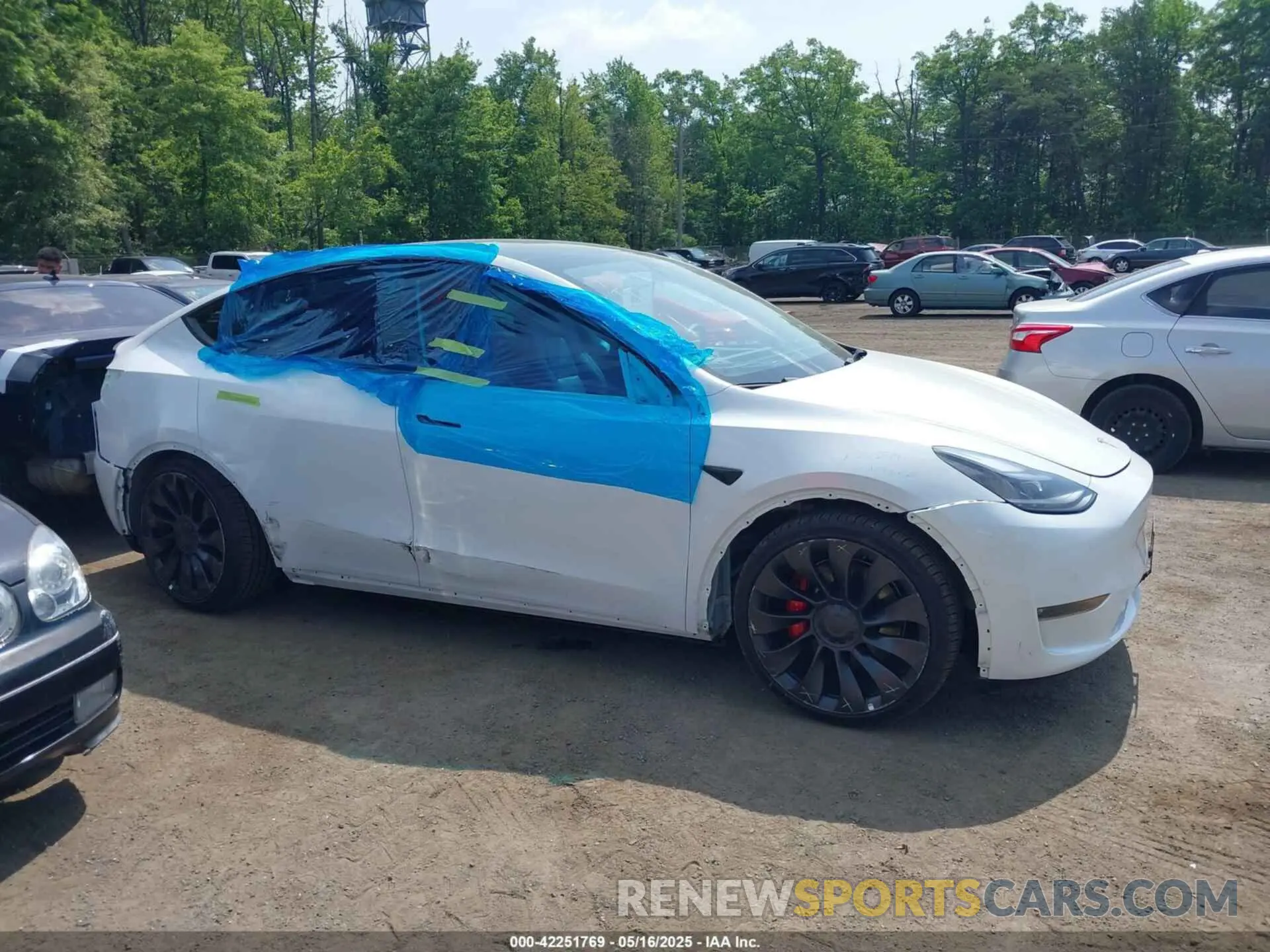 14 Photograph of a damaged car 7SAYGDEF4NF400304 TESLA MODEL Y 2022