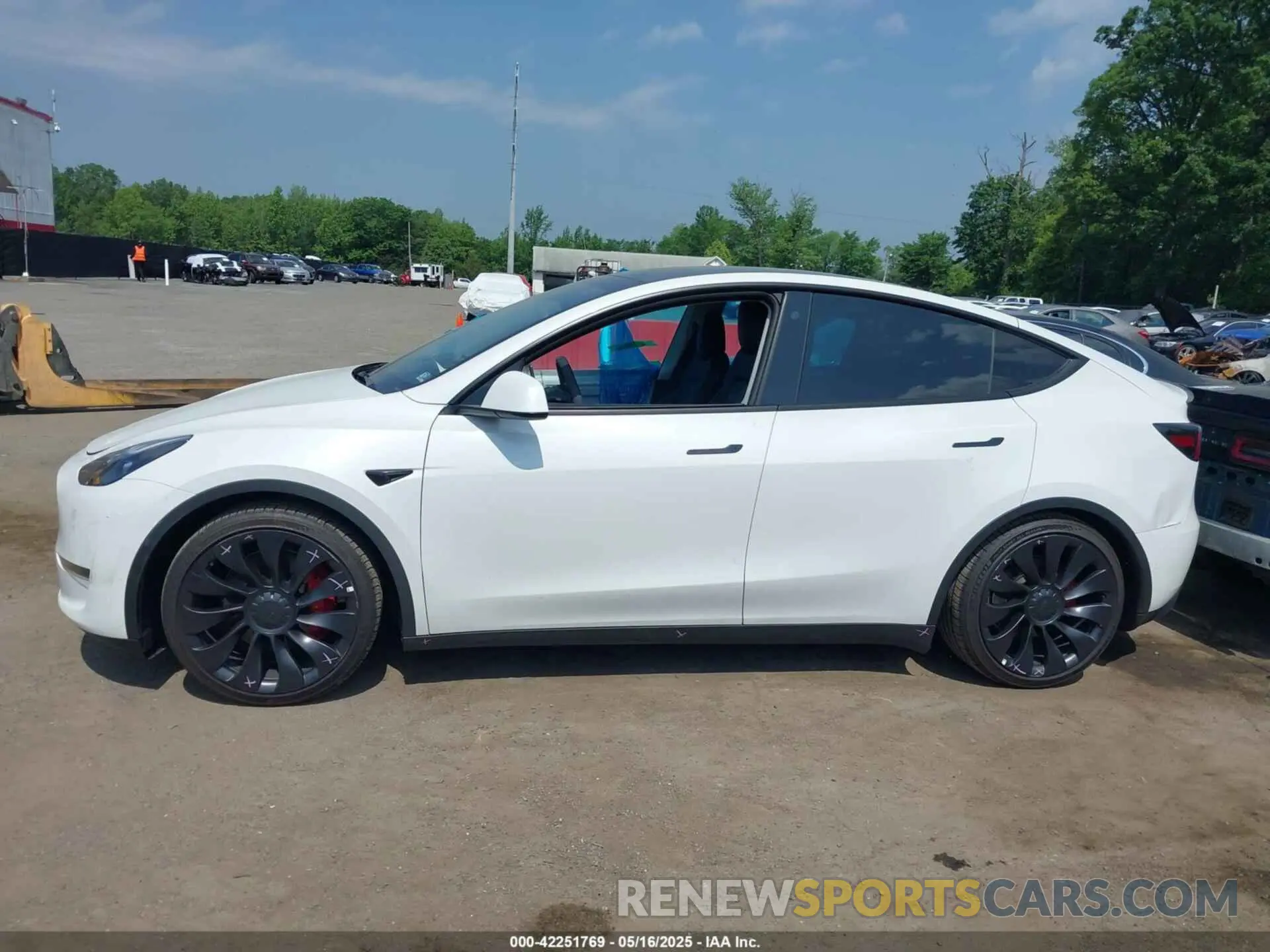 15 Photograph of a damaged car 7SAYGDEF4NF400304 TESLA MODEL Y 2022