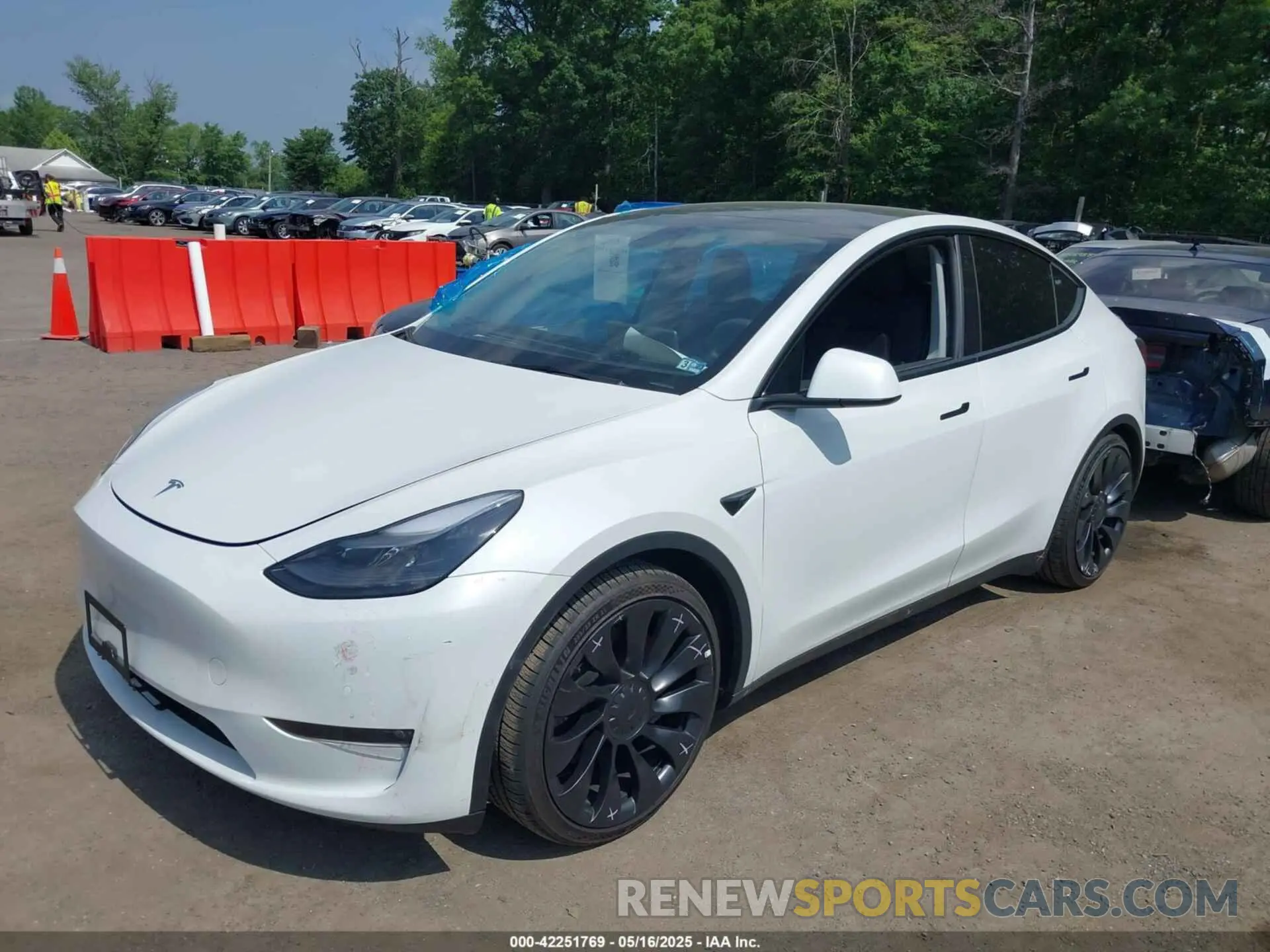 2 Photograph of a damaged car 7SAYGDEF4NF400304 TESLA MODEL Y 2022