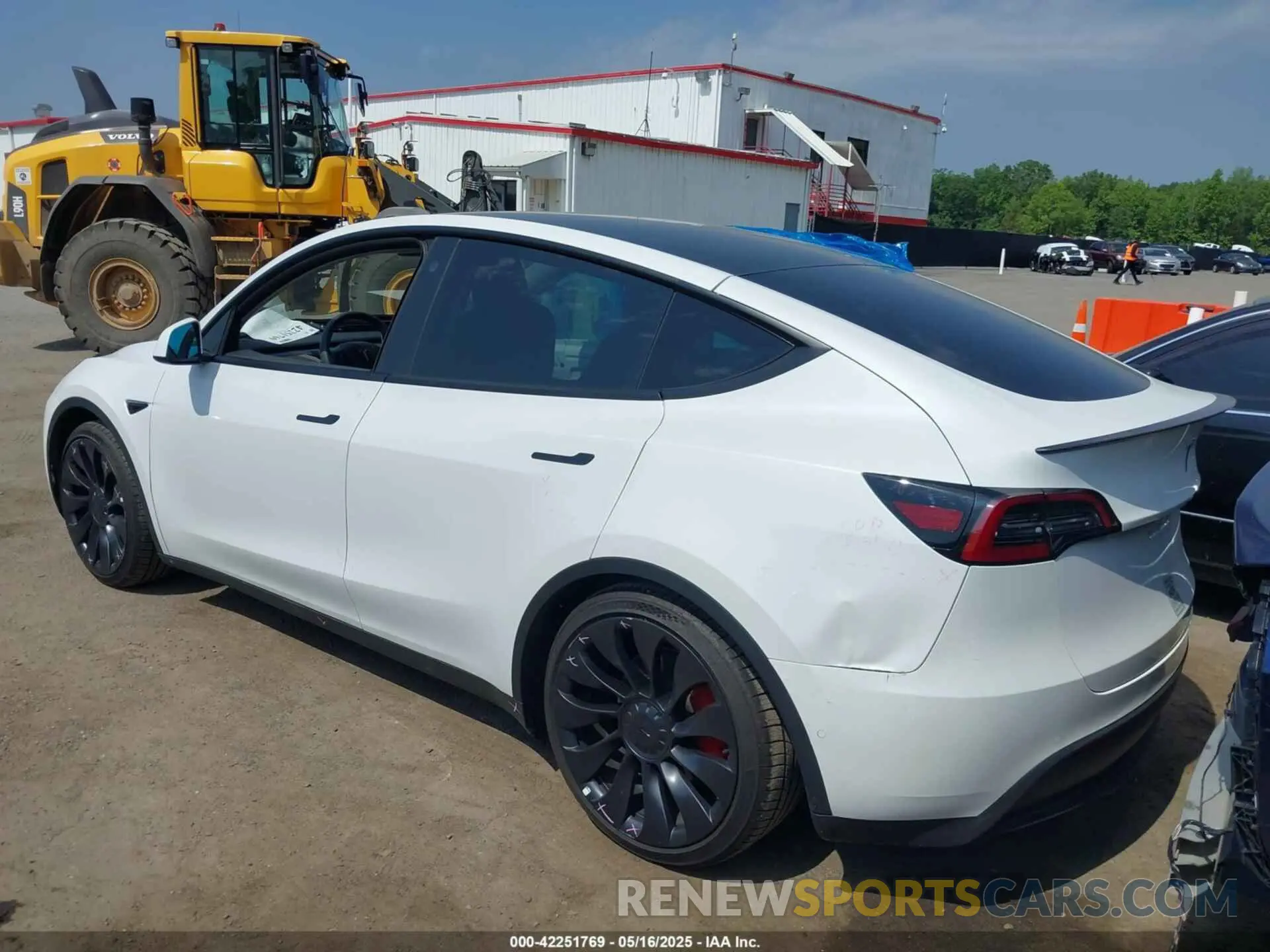 3 Photograph of a damaged car 7SAYGDEF4NF400304 TESLA MODEL Y 2022