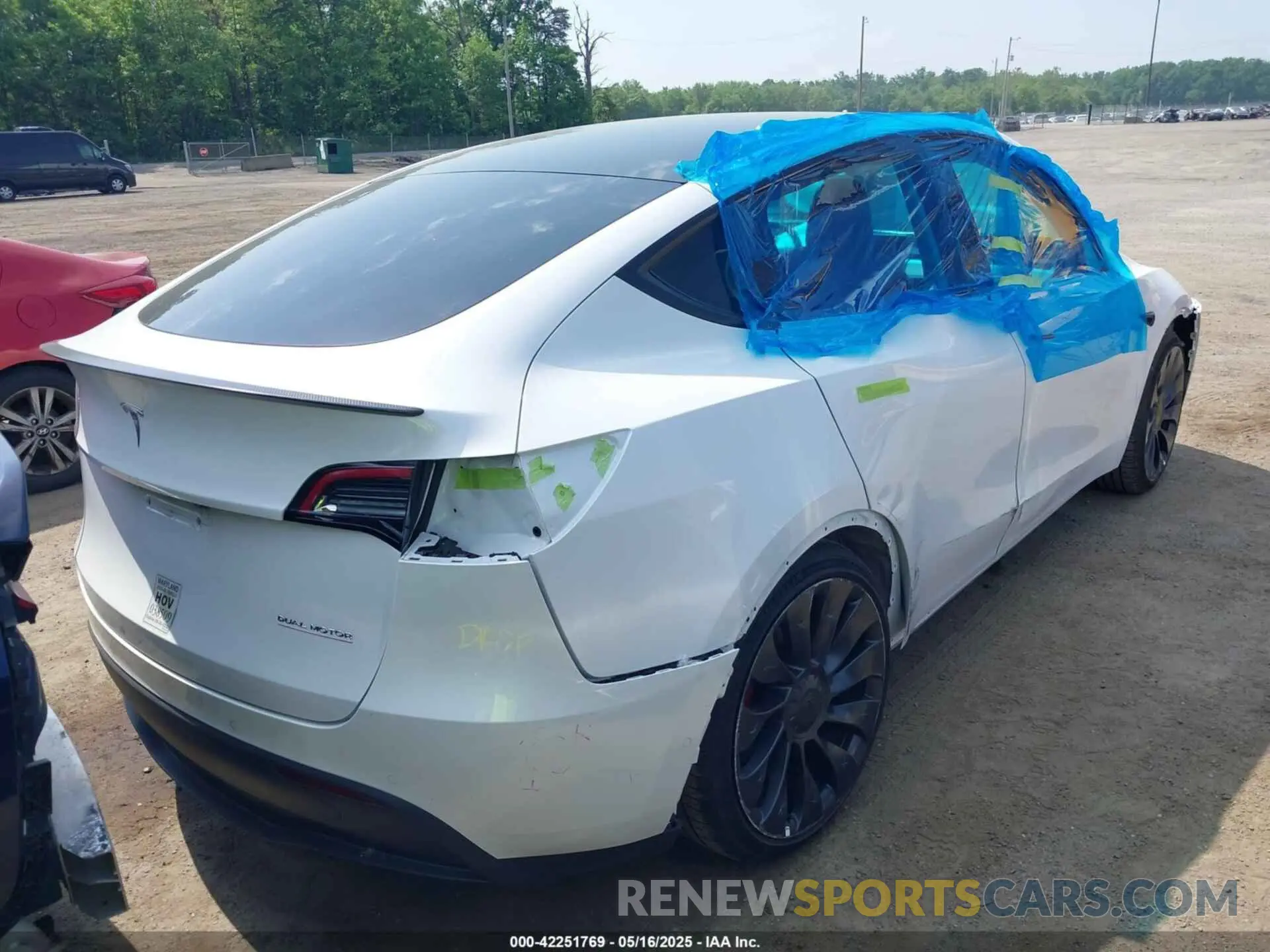 4 Photograph of a damaged car 7SAYGDEF4NF400304 TESLA MODEL Y 2022