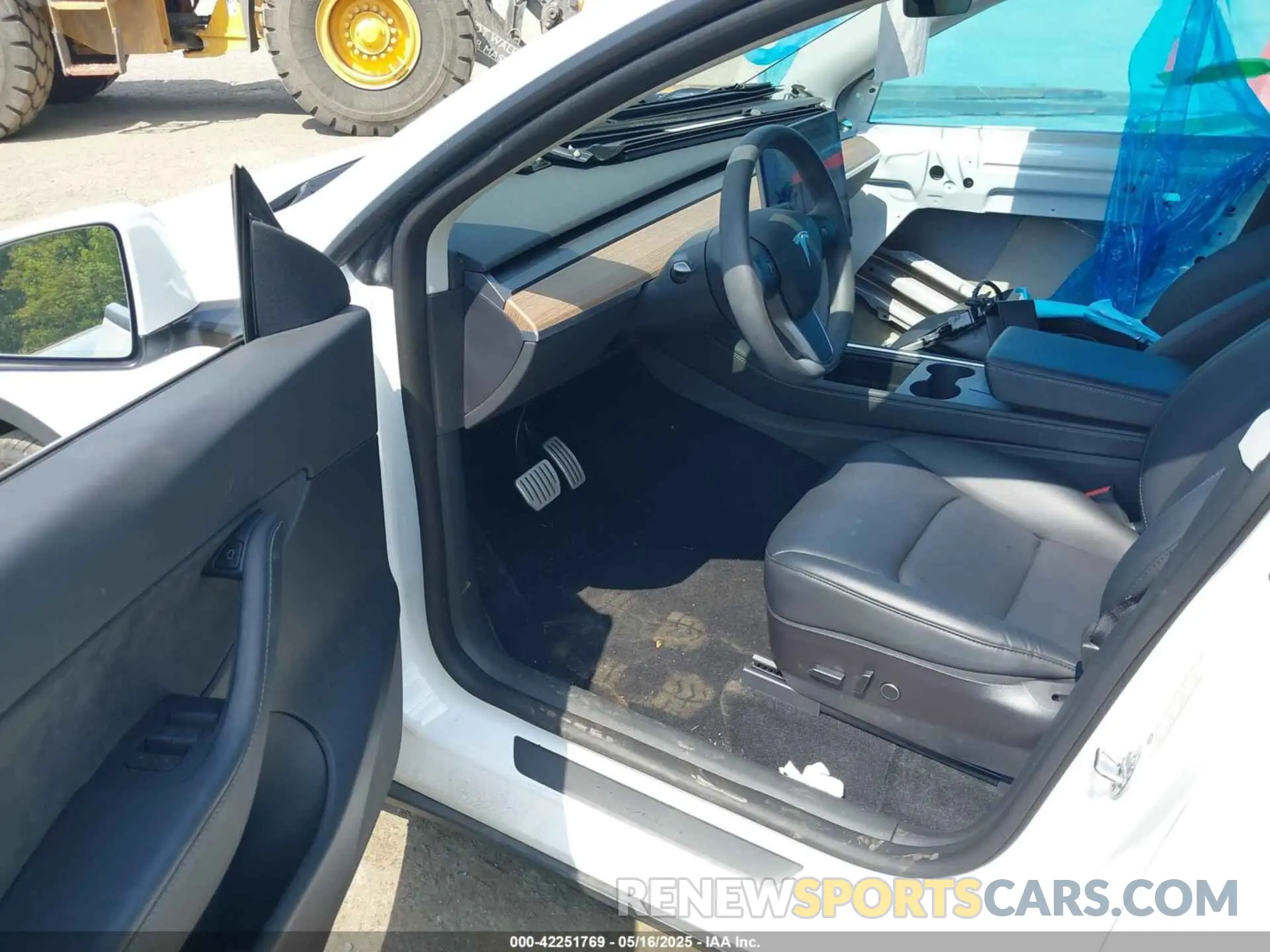 5 Photograph of a damaged car 7SAYGDEF4NF400304 TESLA MODEL Y 2022