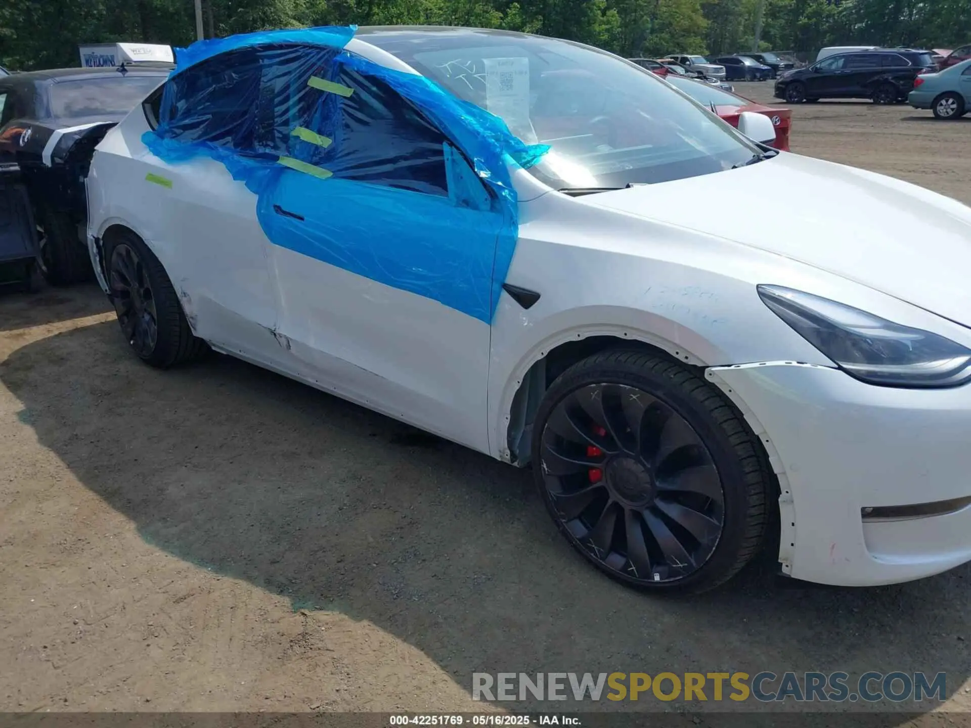 6 Photograph of a damaged car 7SAYGDEF4NF400304 TESLA MODEL Y 2022