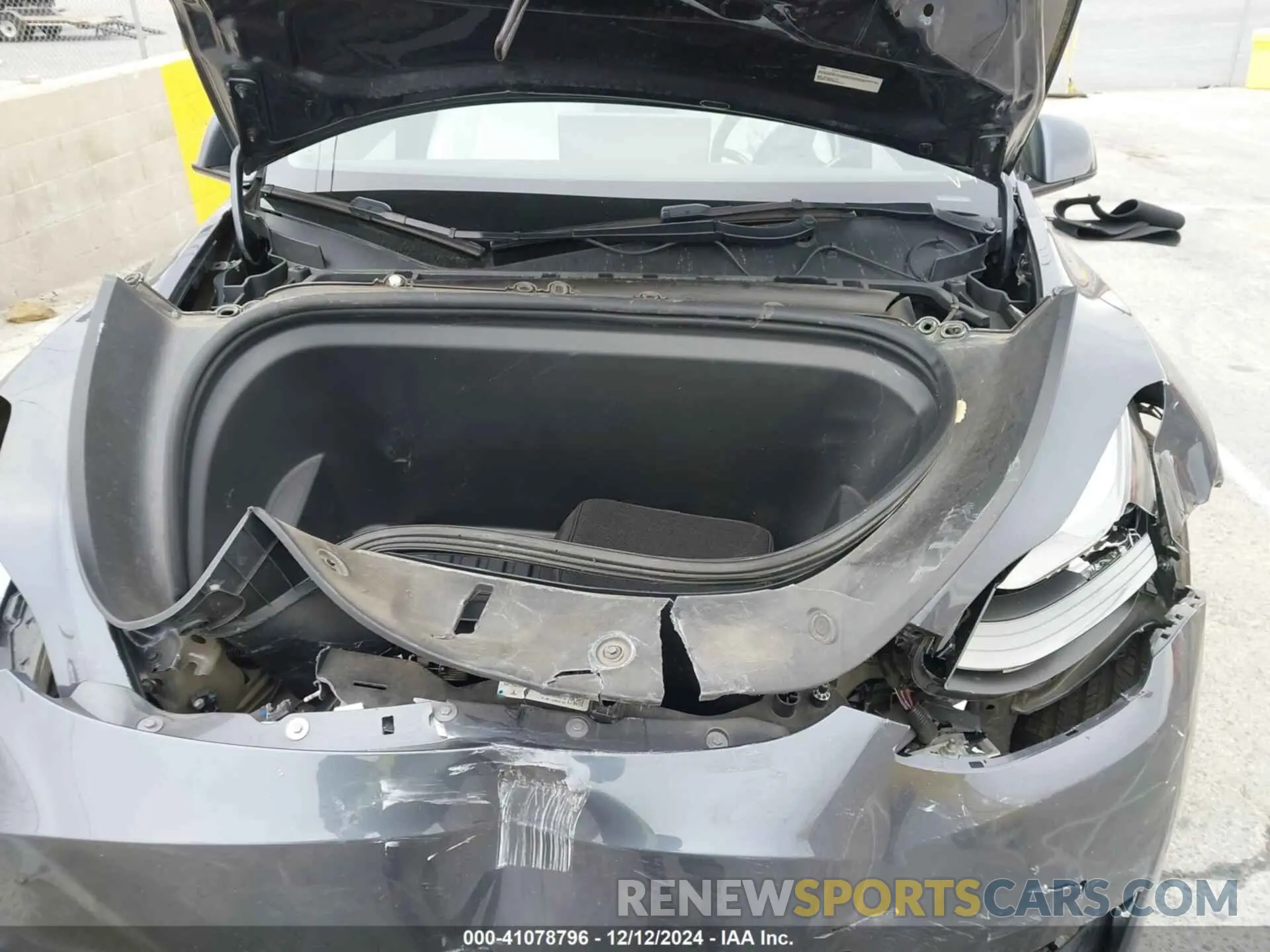 10 Photograph of a damaged car 7SAYGDEF4NF406586 TESLA MODEL Y 2022