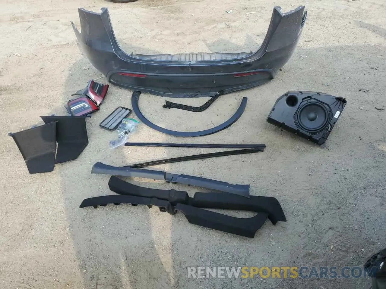 12 Photograph of a damaged car 7SAYGDEF4NF447462 TESLA MODEL Y 2022