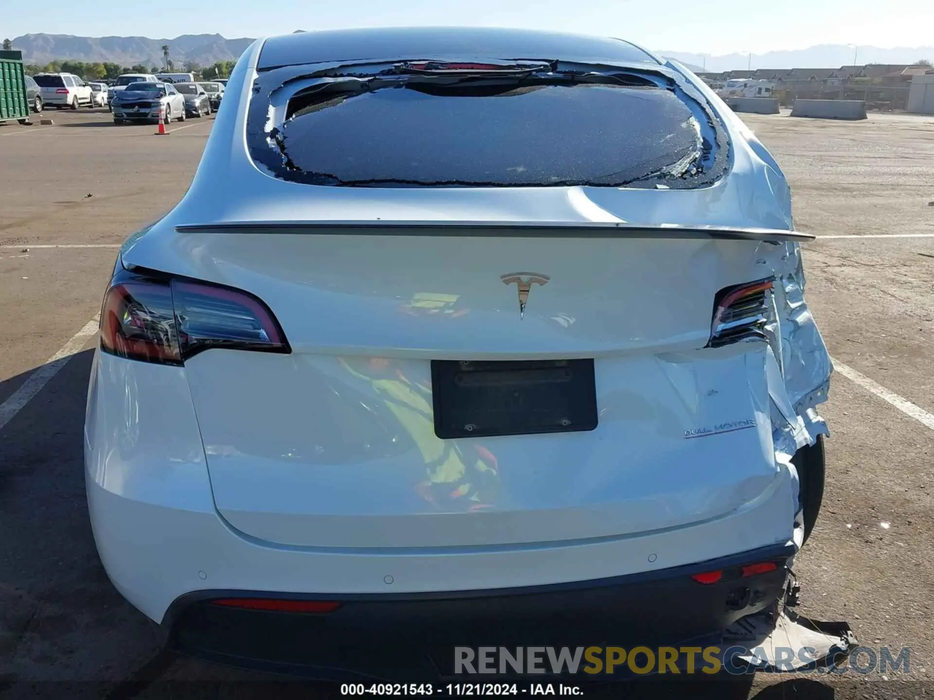 15 Photograph of a damaged car 7SAYGDEF4NF452693 TESLA MODEL Y 2022