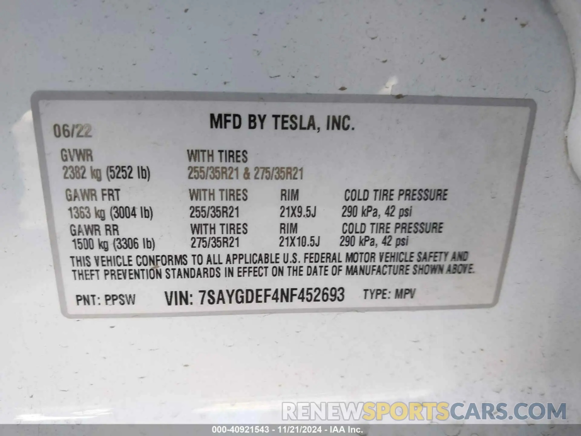 9 Photograph of a damaged car 7SAYGDEF4NF452693 TESLA MODEL Y 2022