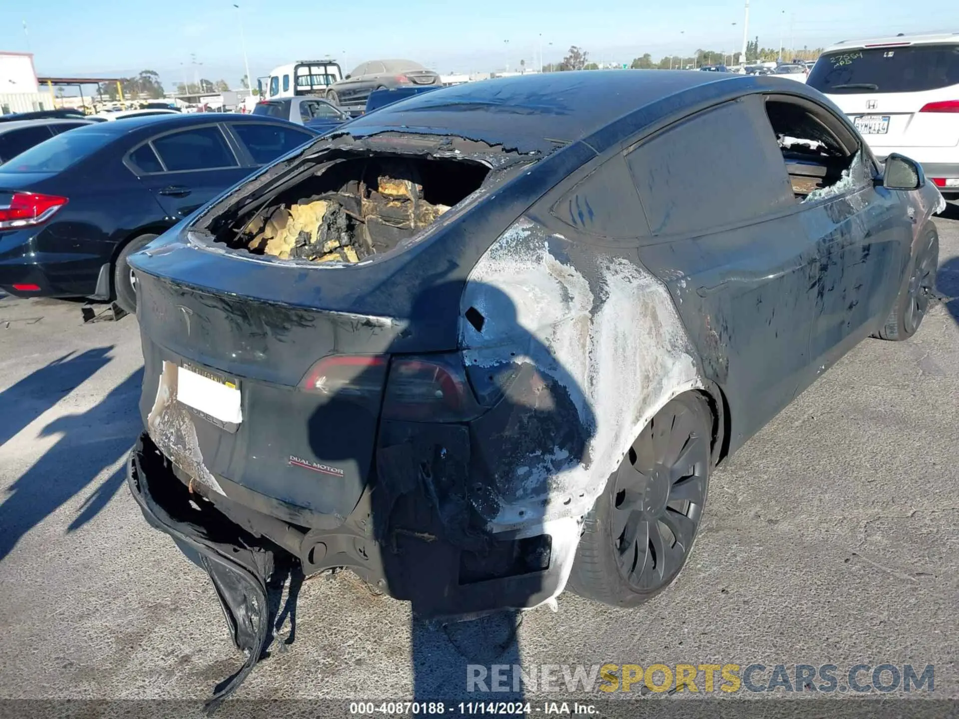 6 Photograph of a damaged car 7SAYGDEF4NF460647 TESLA MODEL Y 2022