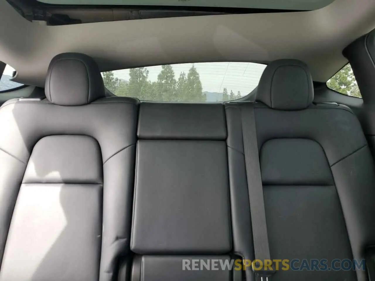 10 Photograph of a damaged car 7SAYGDEF4NF484849 TESLA MODEL Y 2022
