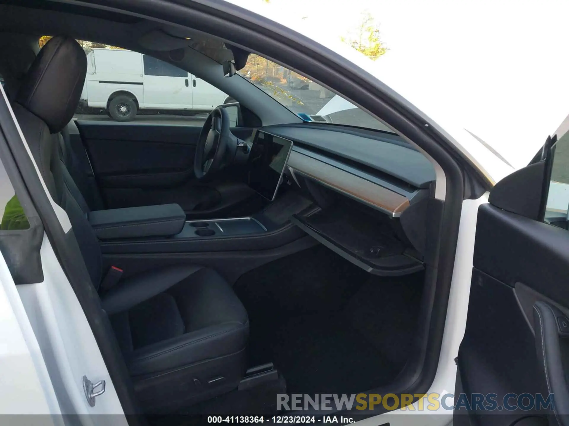 5 Photograph of a damaged car 7SAYGDEF4NF517509 TESLA MODEL Y 2022