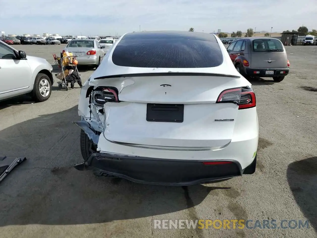 6 Photograph of a damaged car 7SAYGDEF4NF561378 TESLA MODEL Y 2022