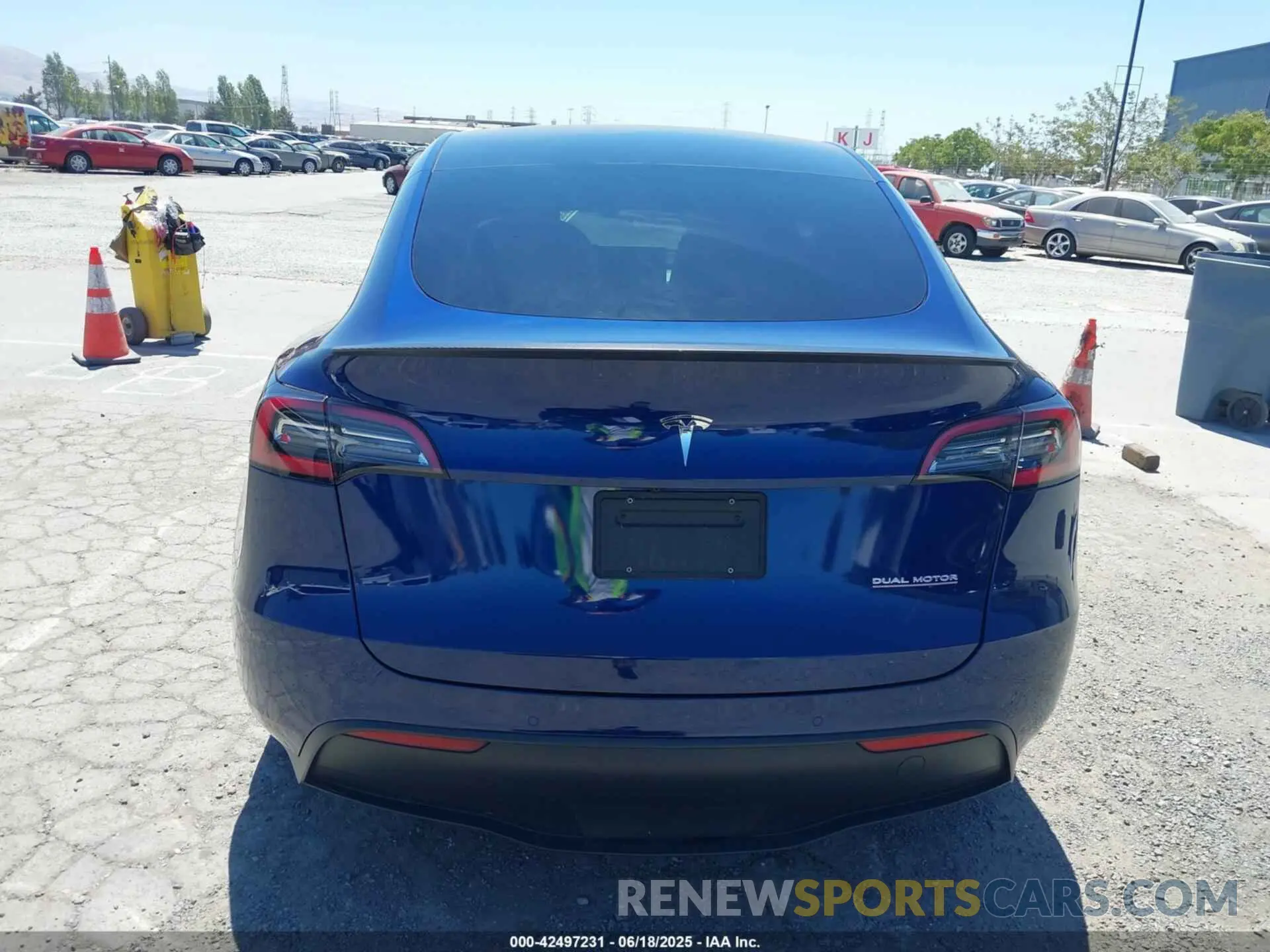 16 Photograph of a damaged car 7SAYGDEF4NF562367 TESLA MODEL Y 2022