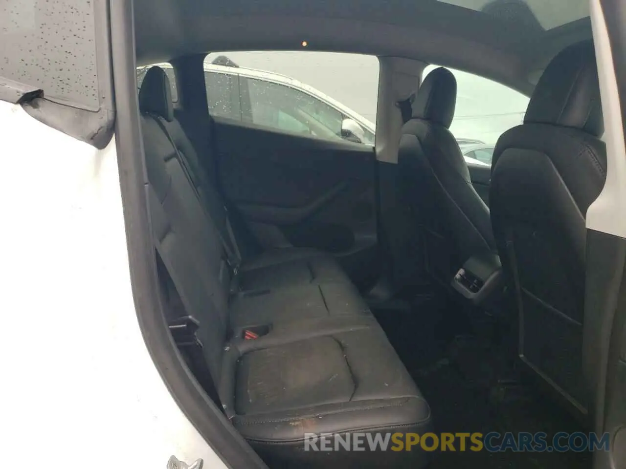 10 Photograph of a damaged car 7SAYGDEF4NF564278 TESLA MODEL Y 2022
