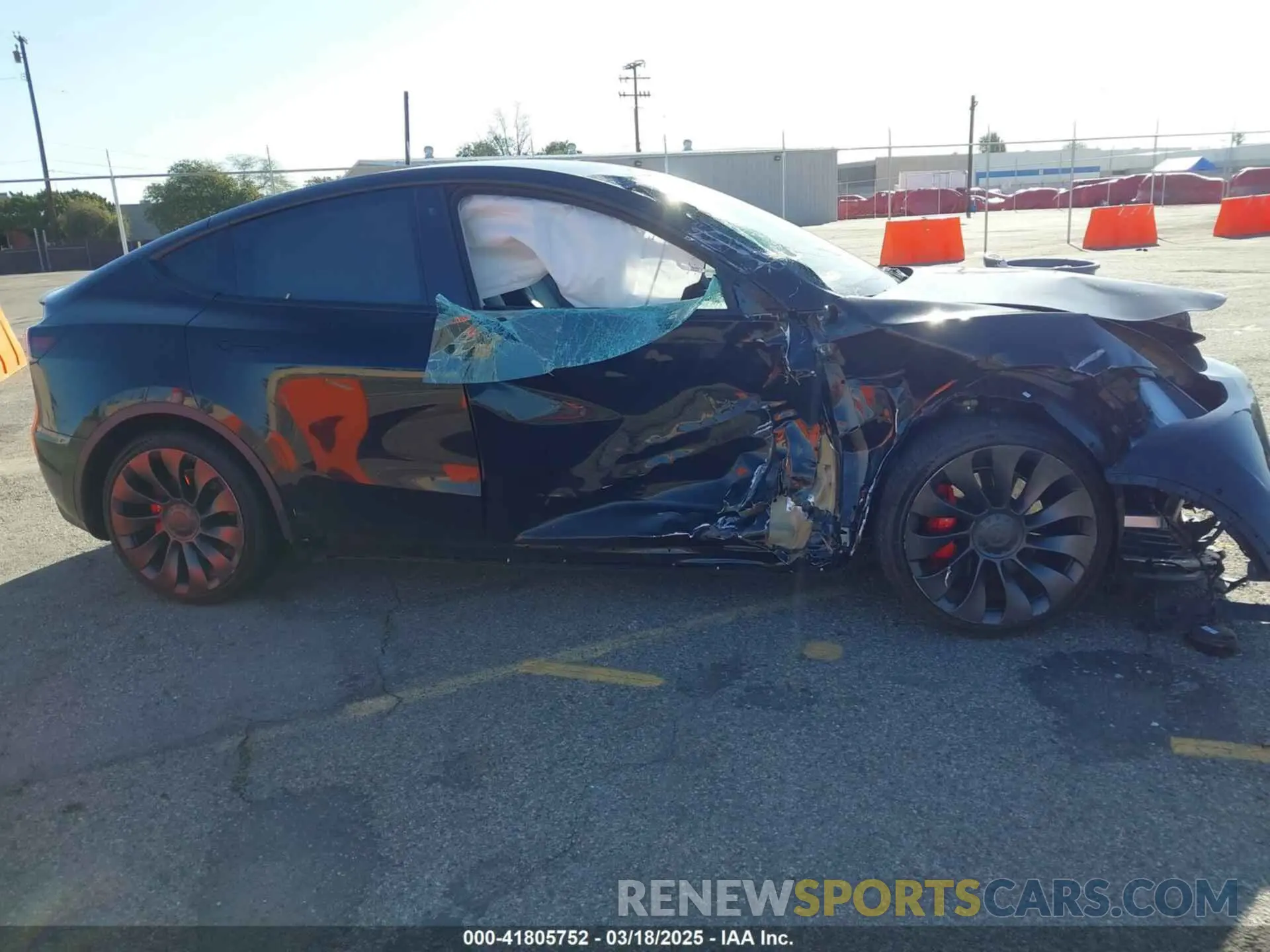 12 Photograph of a damaged car 7SAYGDEF5NF336693 TESLA MODEL Y 2022