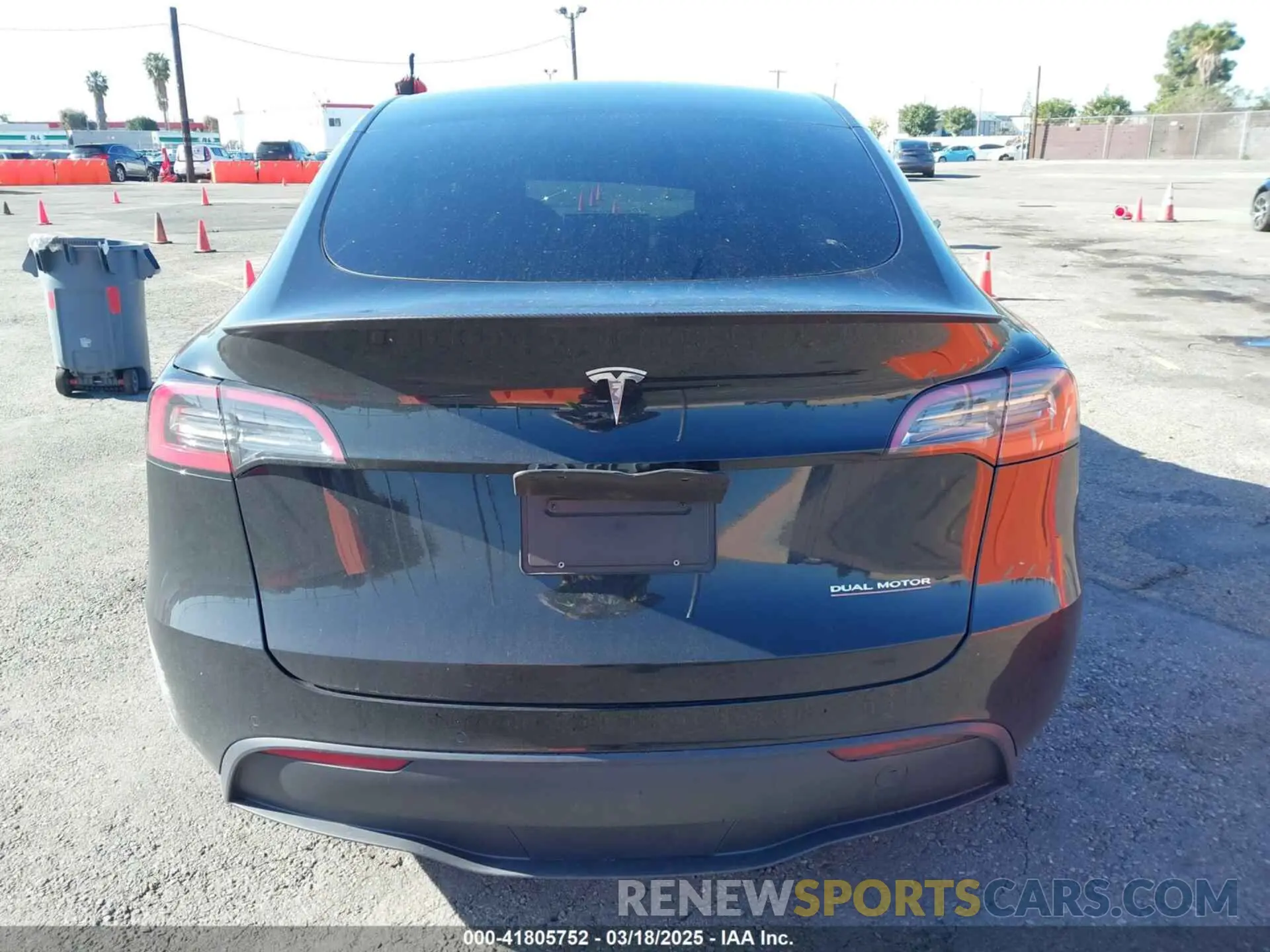 15 Photograph of a damaged car 7SAYGDEF5NF336693 TESLA MODEL Y 2022
