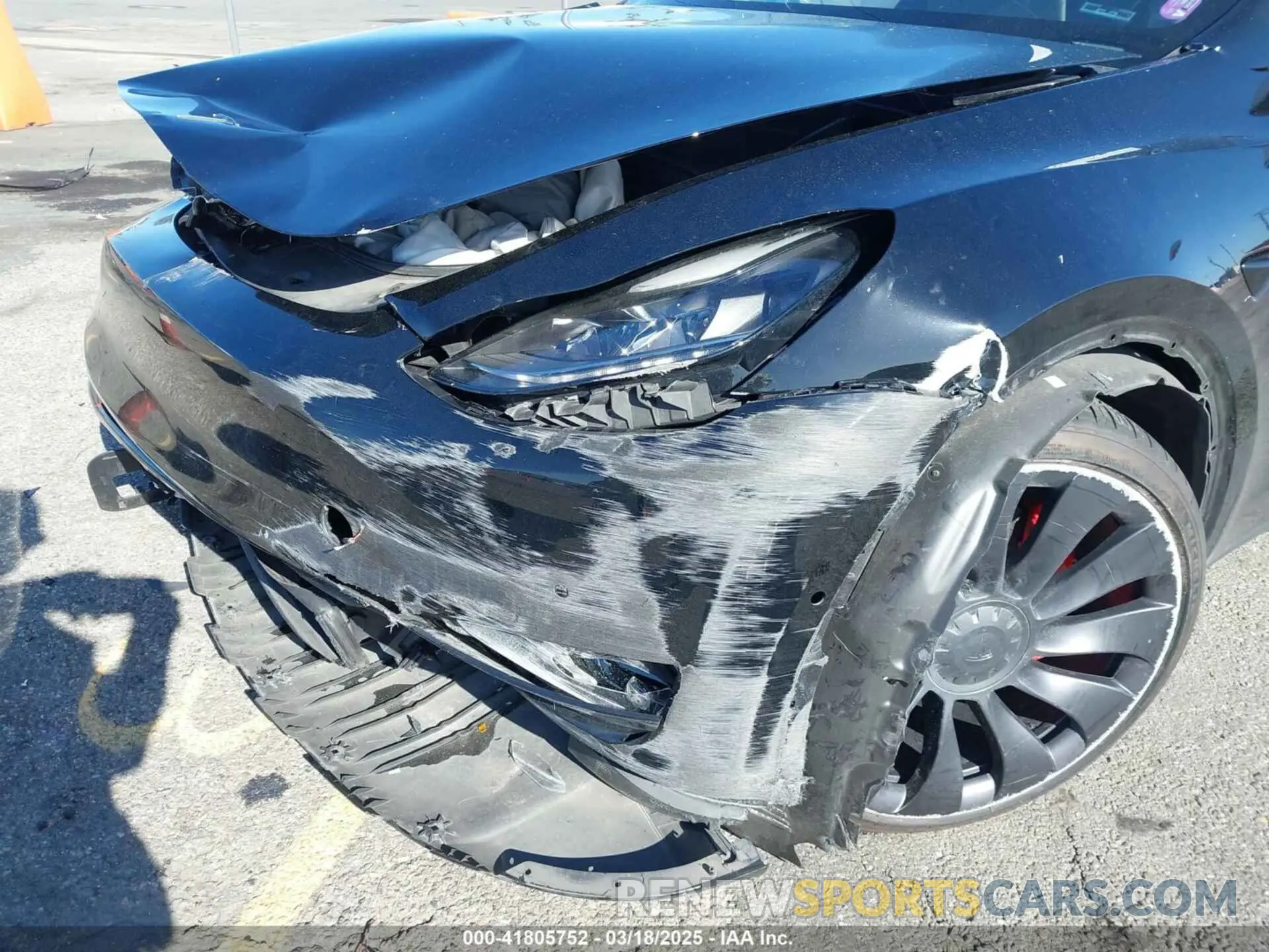 18 Photograph of a damaged car 7SAYGDEF5NF336693 TESLA MODEL Y 2022
