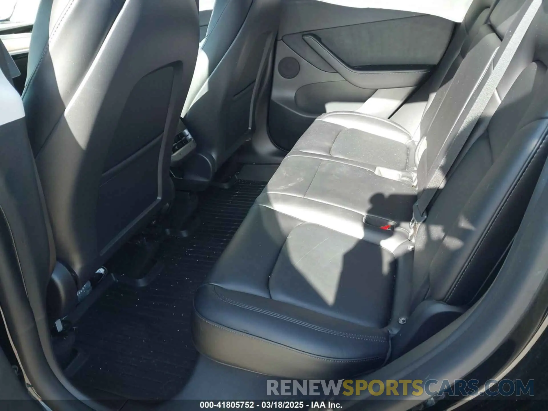 8 Photograph of a damaged car 7SAYGDEF5NF336693 TESLA MODEL Y 2022