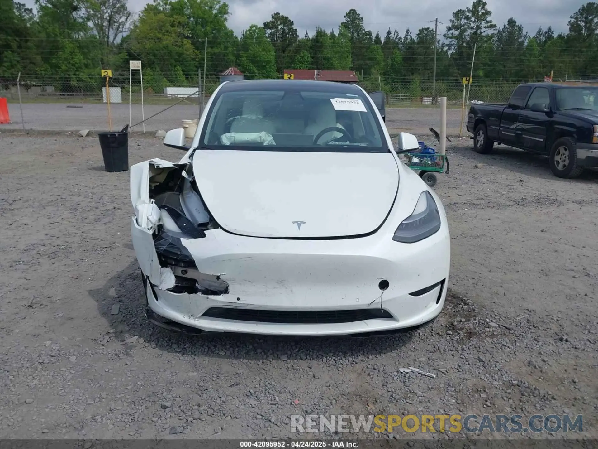 12 Photograph of a damaged car 7SAYGDEF5NF373078 TESLA MODEL Y 2022