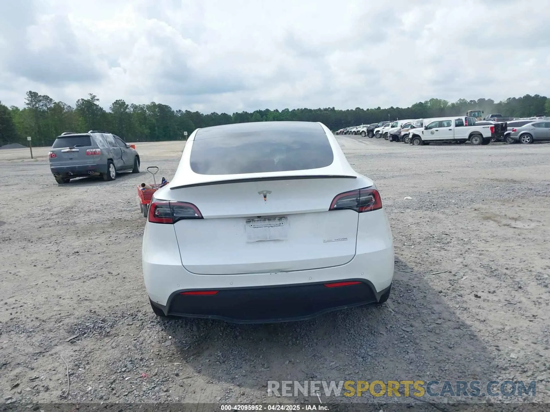 16 Photograph of a damaged car 7SAYGDEF5NF373078 TESLA MODEL Y 2022