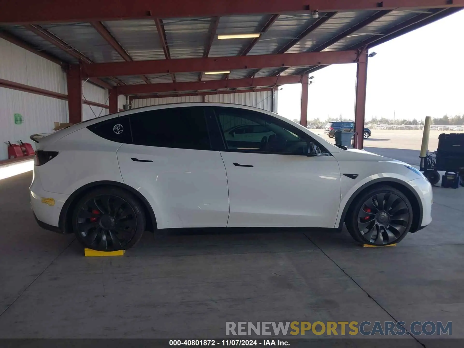13 Photograph of a damaged car 7SAYGDEF5NF410193 TESLA MODEL Y 2022