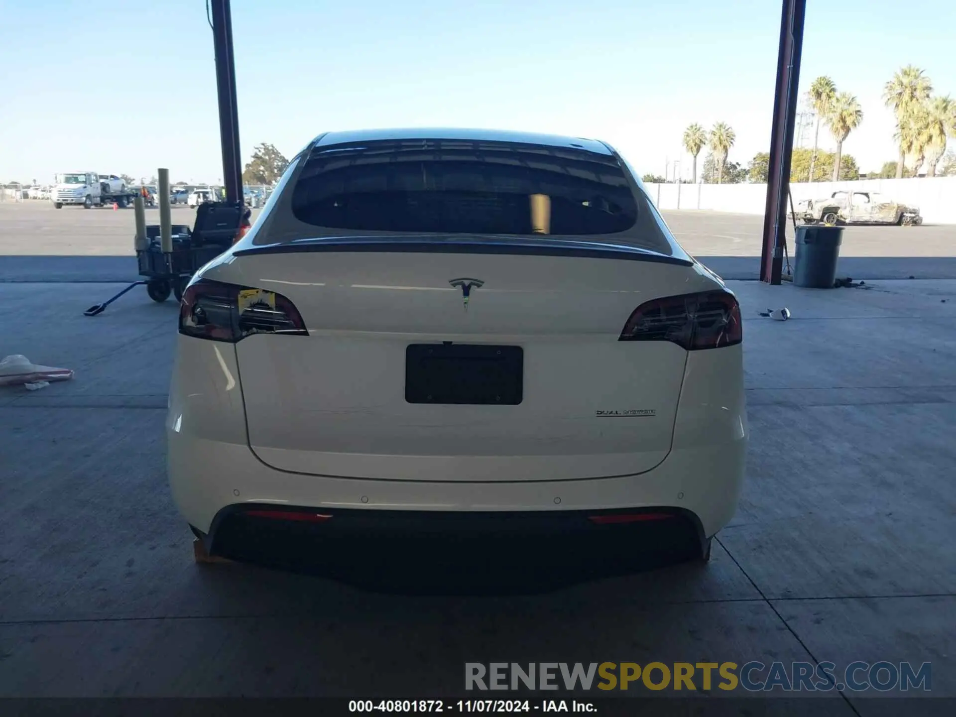 16 Photograph of a damaged car 7SAYGDEF5NF410193 TESLA MODEL Y 2022