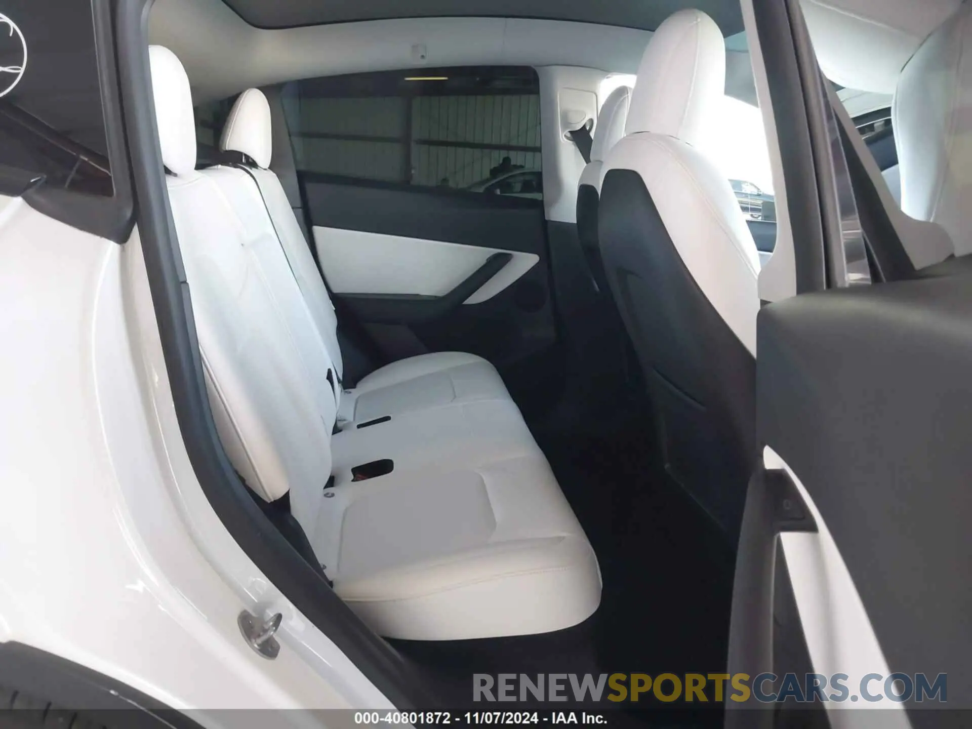 8 Photograph of a damaged car 7SAYGDEF5NF410193 TESLA MODEL Y 2022