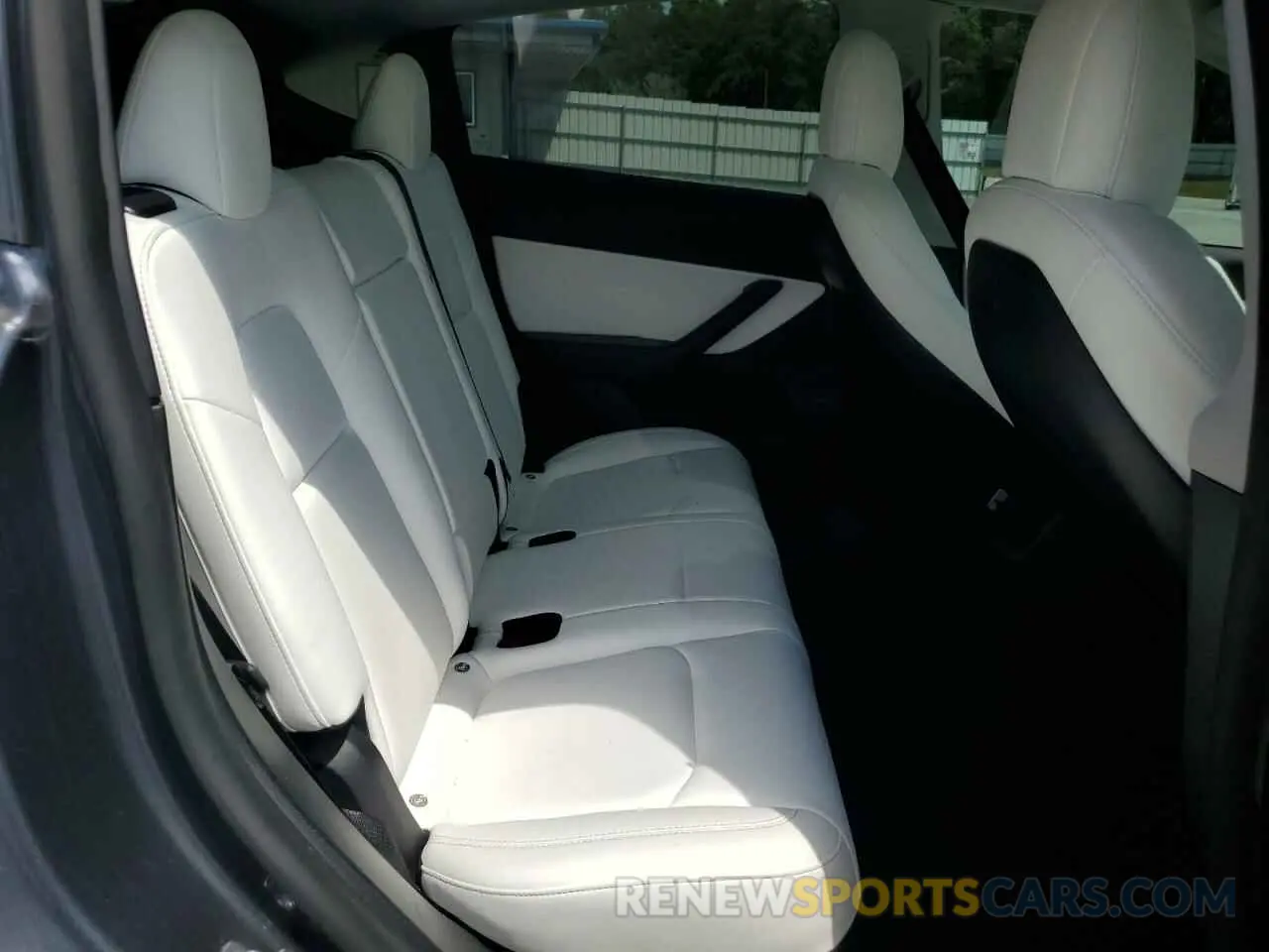 10 Photograph of a damaged car 7SAYGDEF5NF453593 TESLA MODEL Y 2022