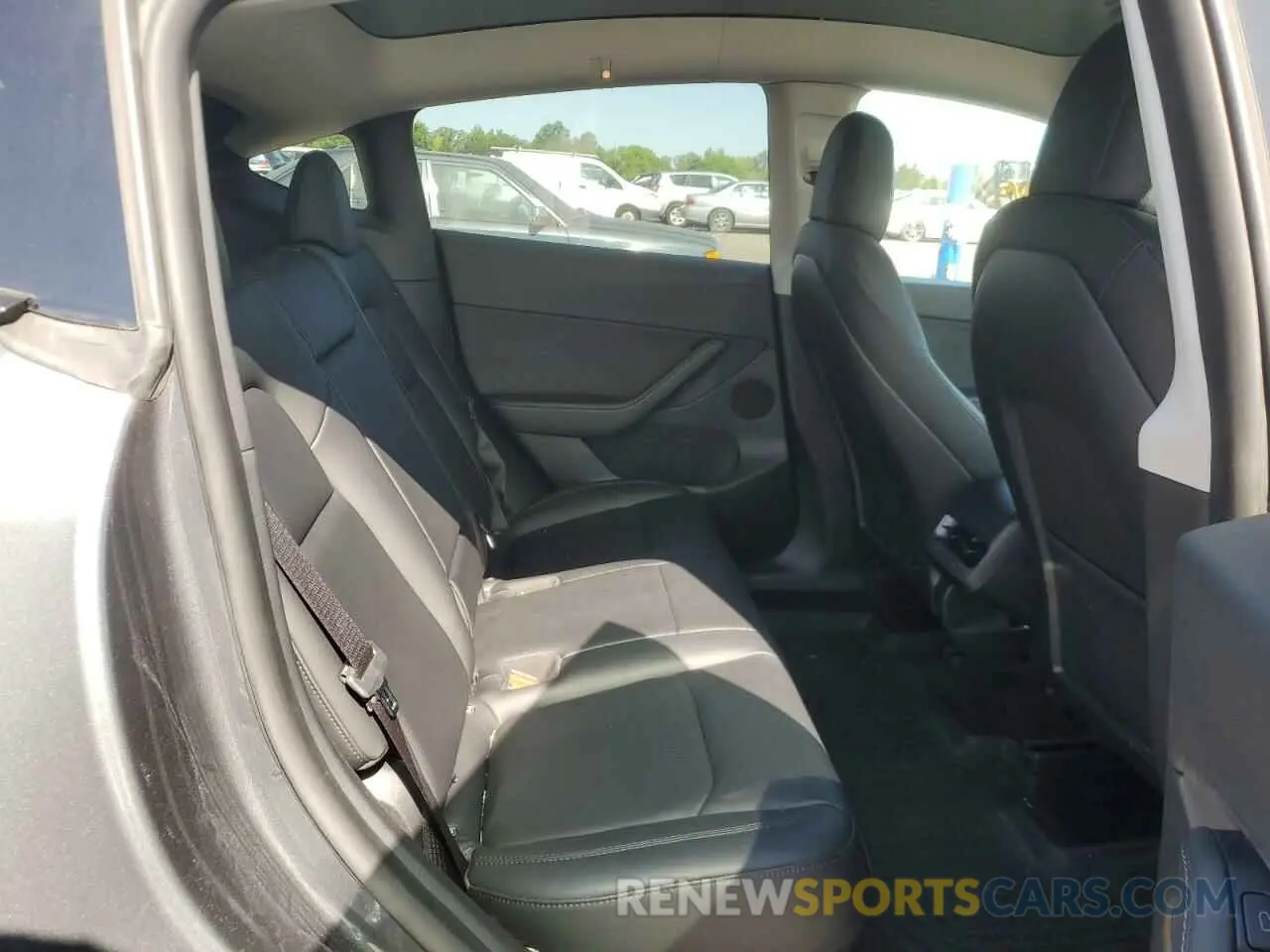 10 Photograph of a damaged car 7SAYGDEF5NF469289 TESLA MODEL Y 2022