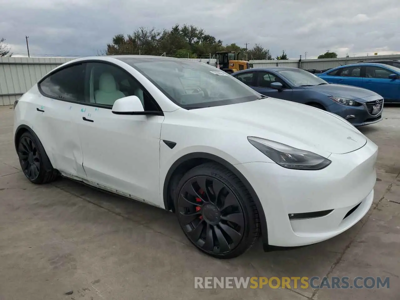 4 Photograph of a damaged car 7SAYGDEF5NF536876 TESLA MODEL Y 2022