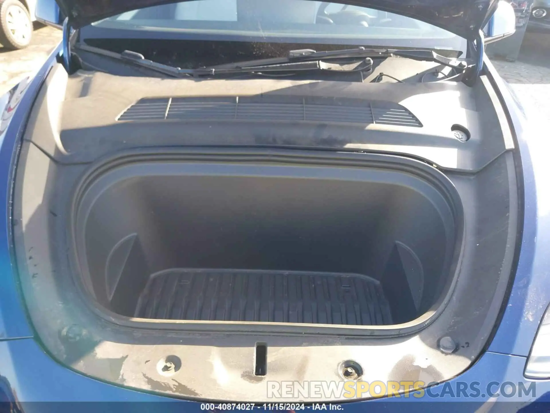 10 Photograph of a damaged car 7SAYGDEF5NF559607 TESLA MODEL Y 2022