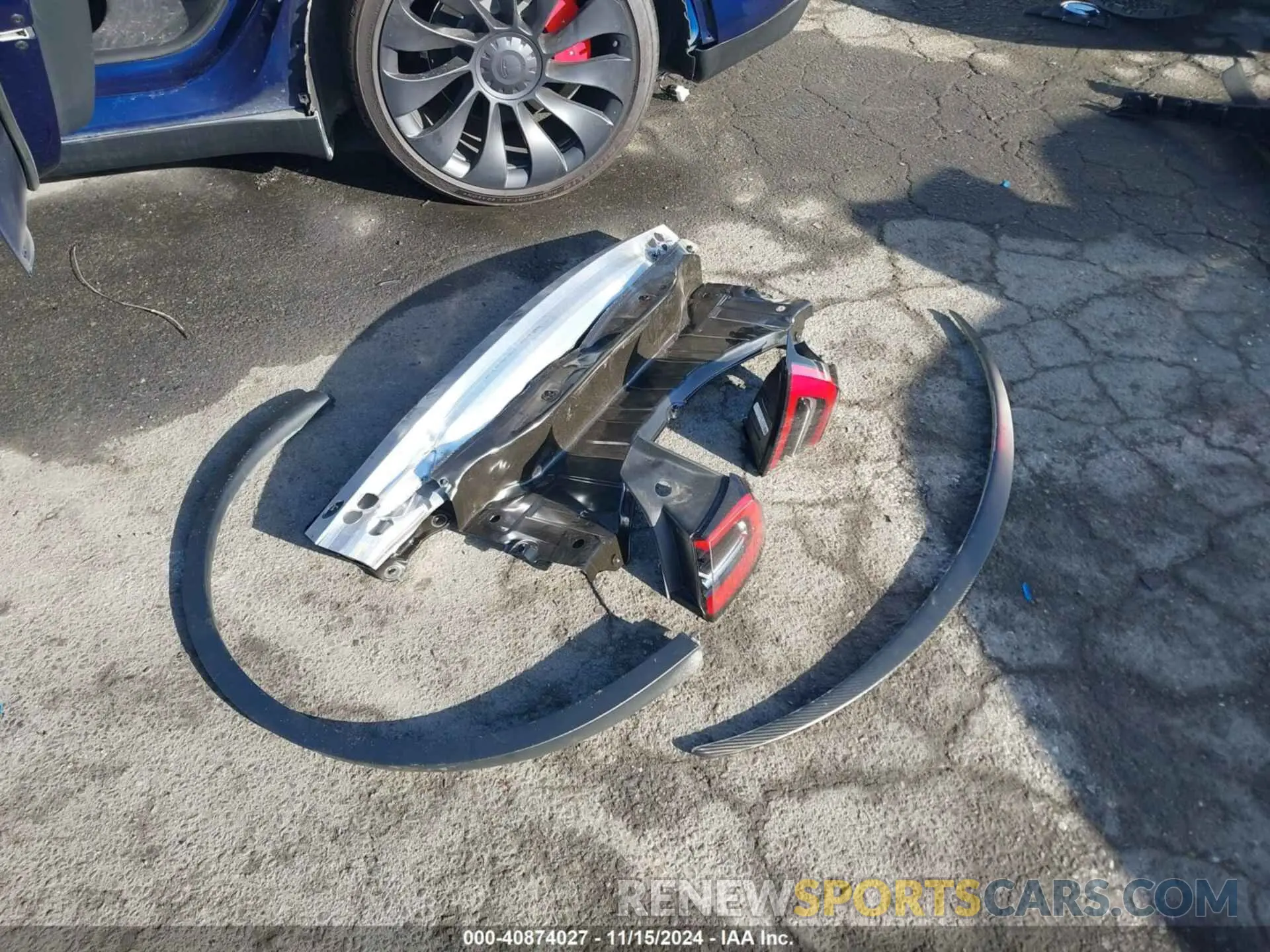 12 Photograph of a damaged car 7SAYGDEF5NF559607 TESLA MODEL Y 2022