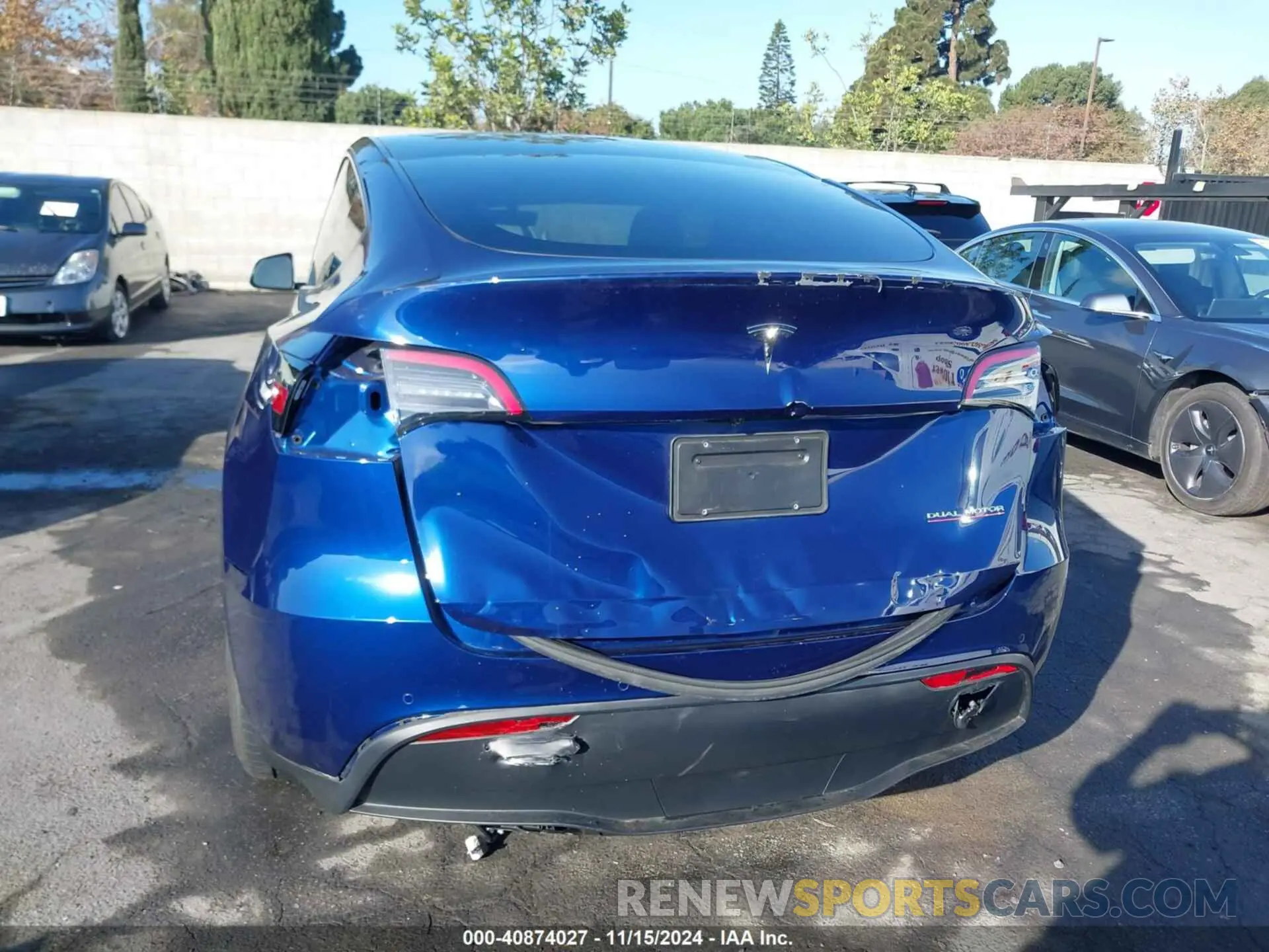 17 Photograph of a damaged car 7SAYGDEF5NF559607 TESLA MODEL Y 2022