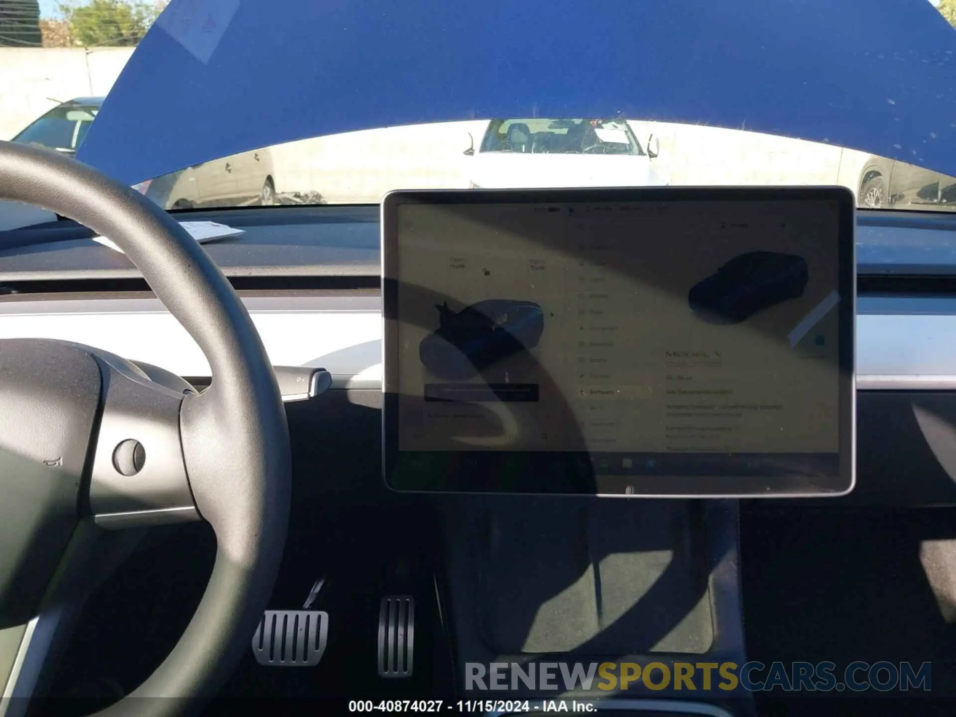 19 Photograph of a damaged car 7SAYGDEF5NF559607 TESLA MODEL Y 2022