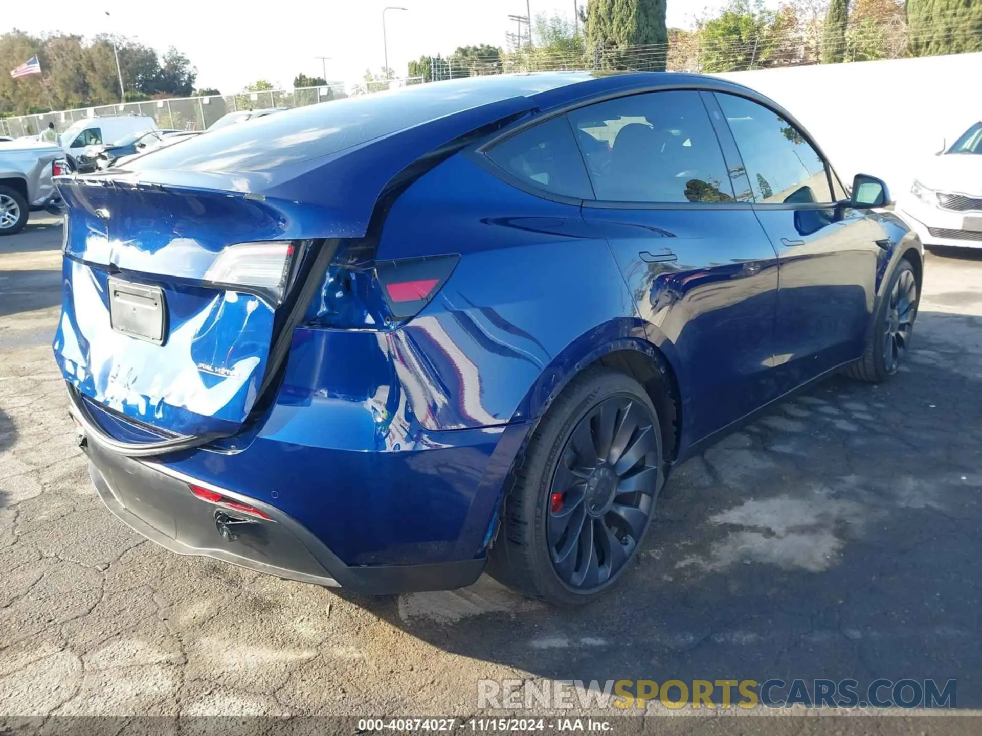 4 Photograph of a damaged car 7SAYGDEF5NF559607 TESLA MODEL Y 2022