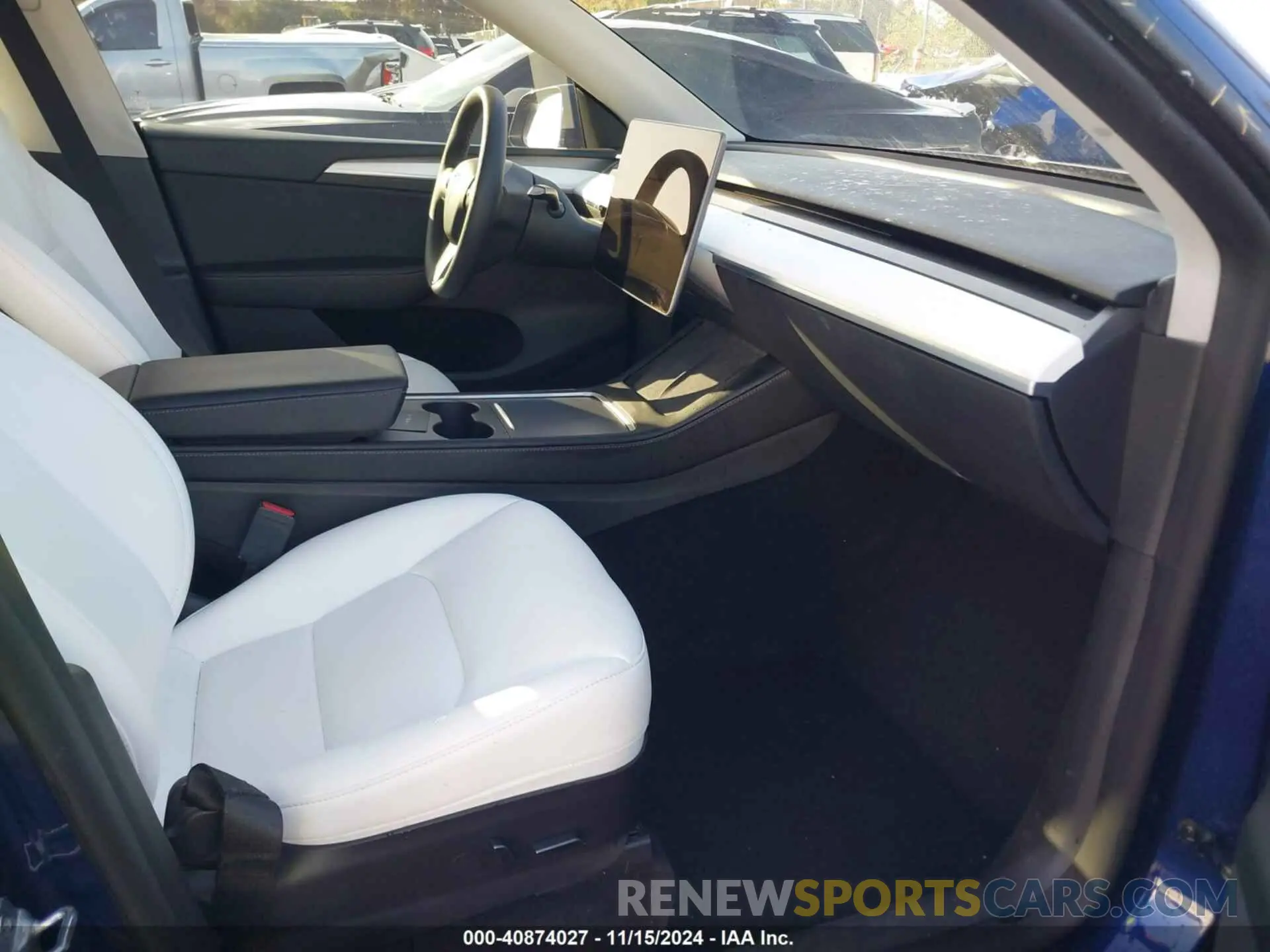 5 Photograph of a damaged car 7SAYGDEF5NF559607 TESLA MODEL Y 2022