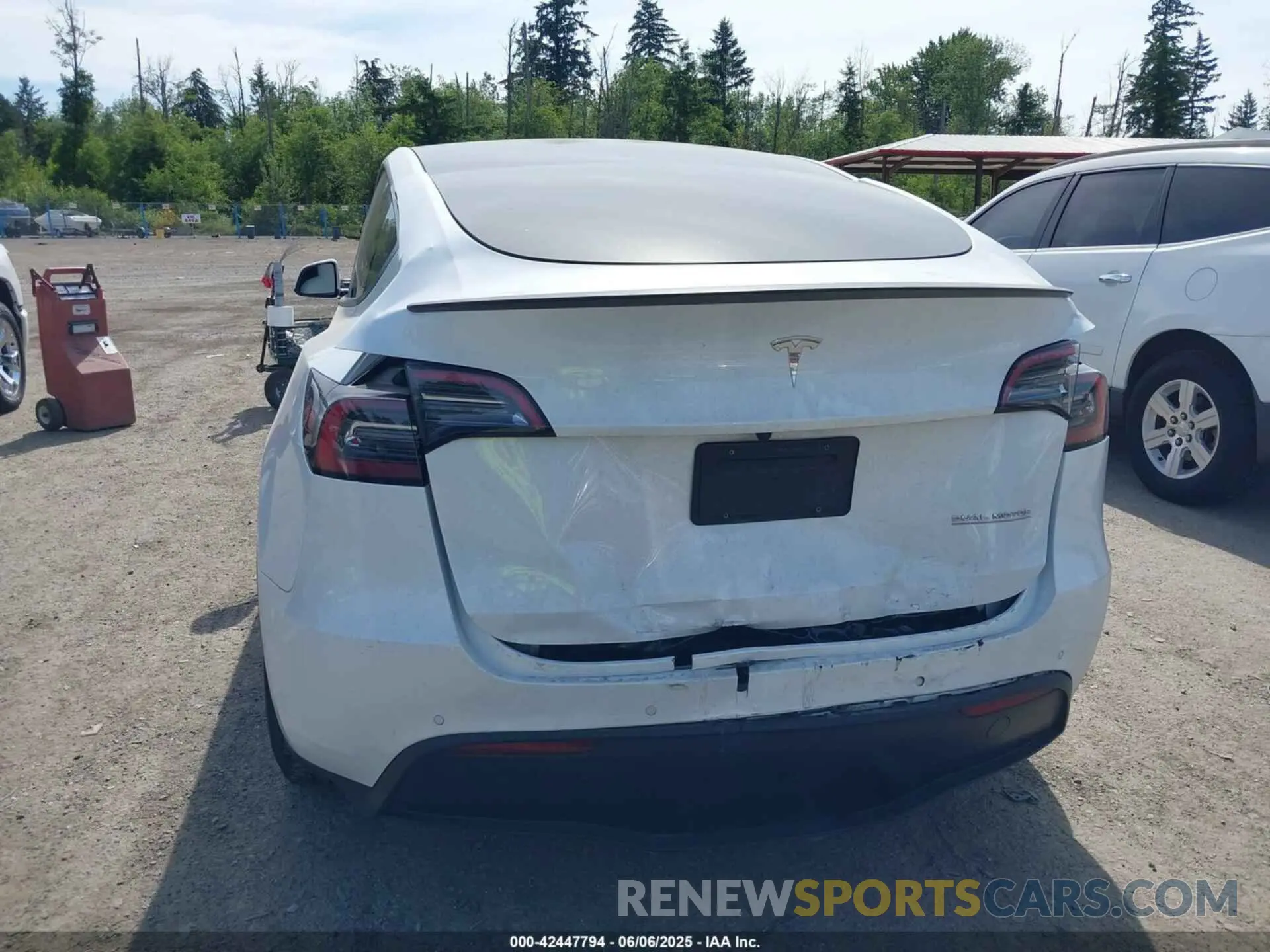 16 Photograph of a damaged car 7SAYGDEF6NF340932 TESLA MODEL Y 2022