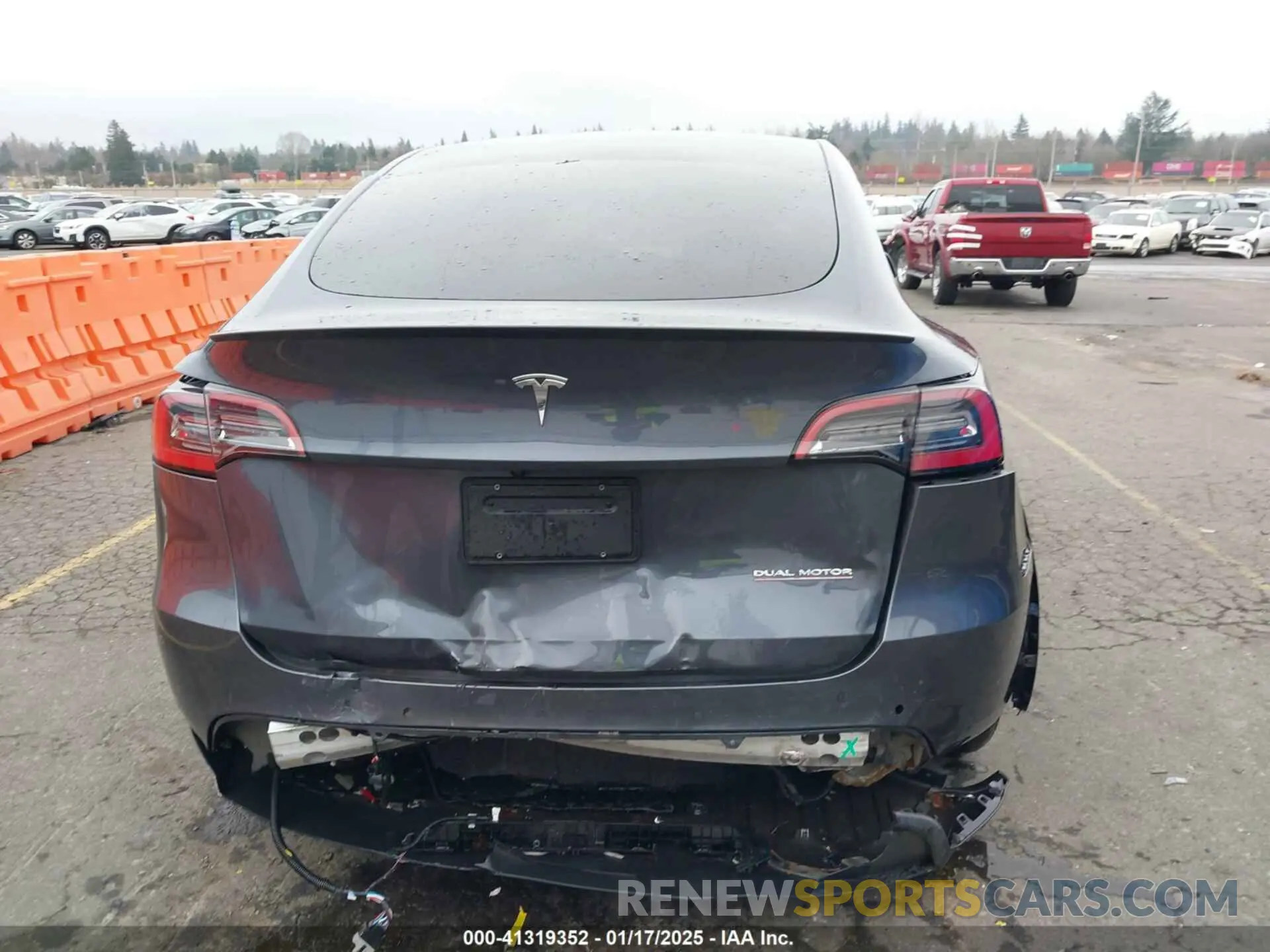 17 Photograph of a damaged car 7SAYGDEF6NF397504 TESLA MODEL Y 2022